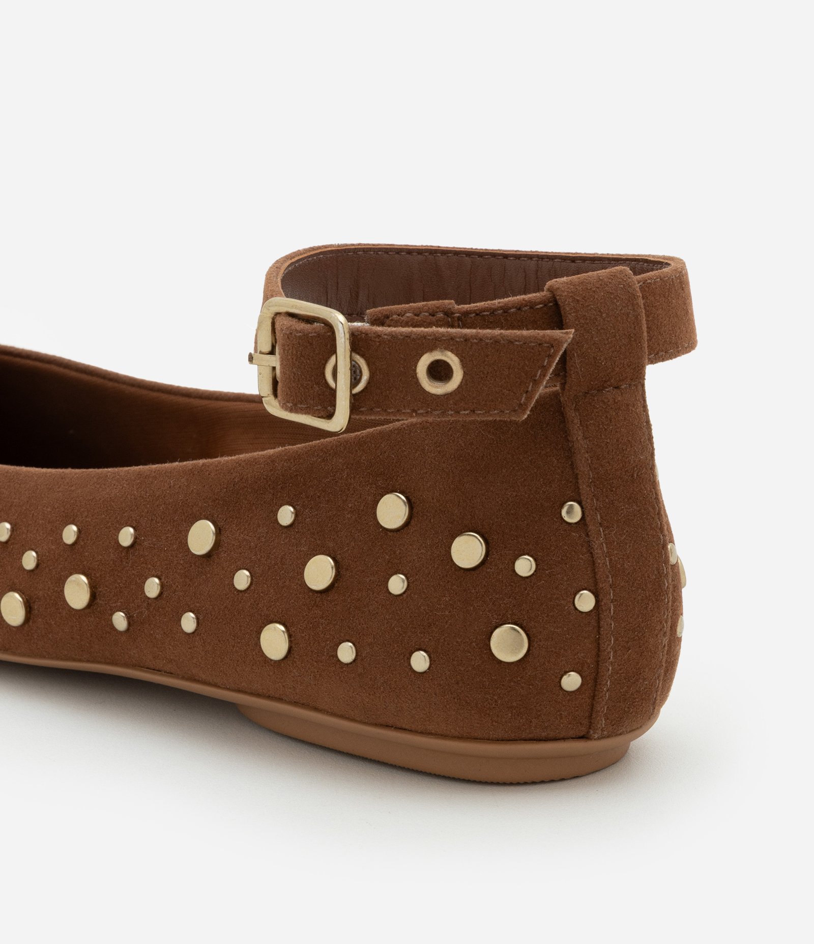 Sapatilha com Tornozeleira Afivelada e Rebites Marrom 6