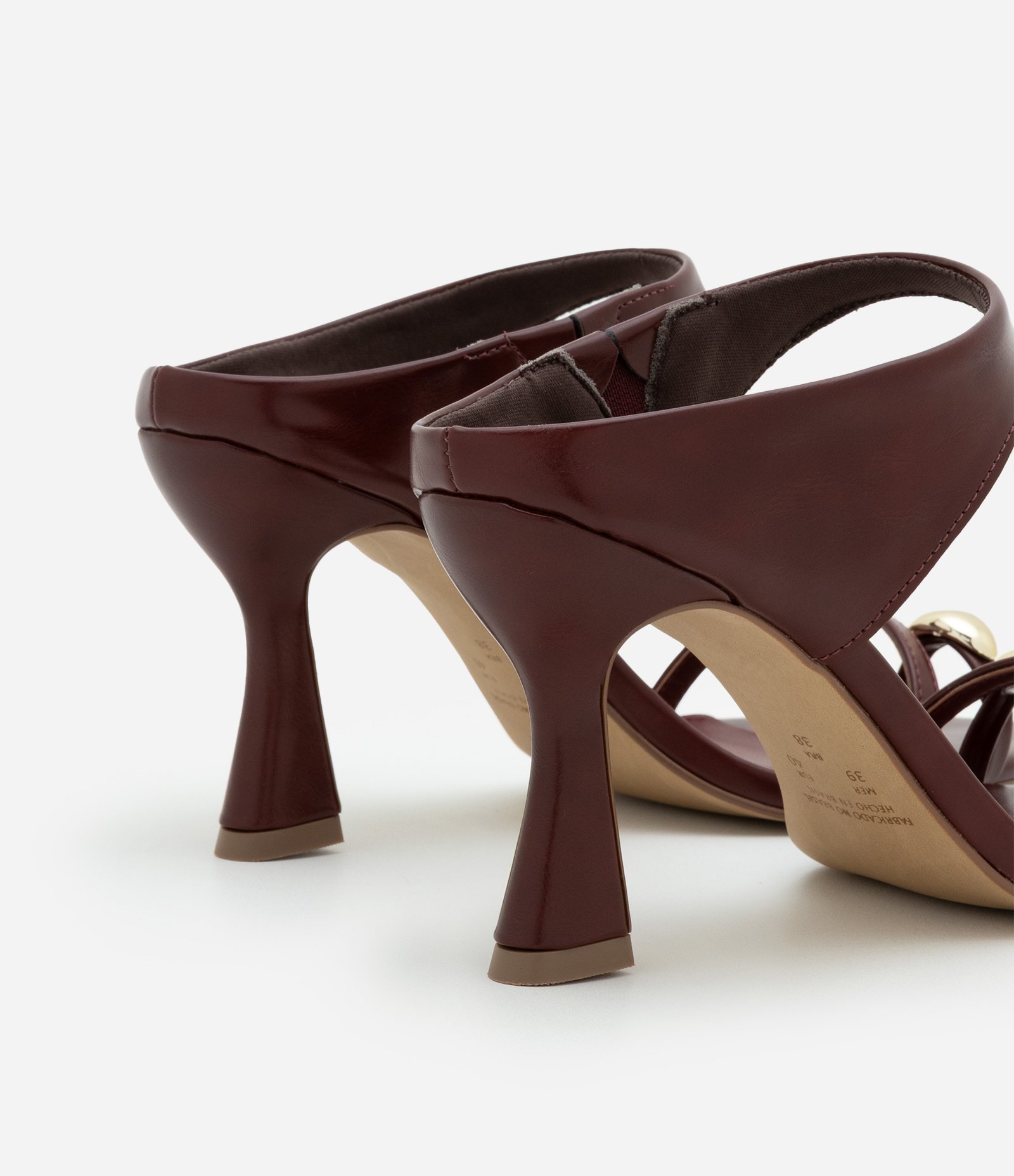 Sandália de Salto Alto com Dedeira com Detalhe de Metal Vinho 7