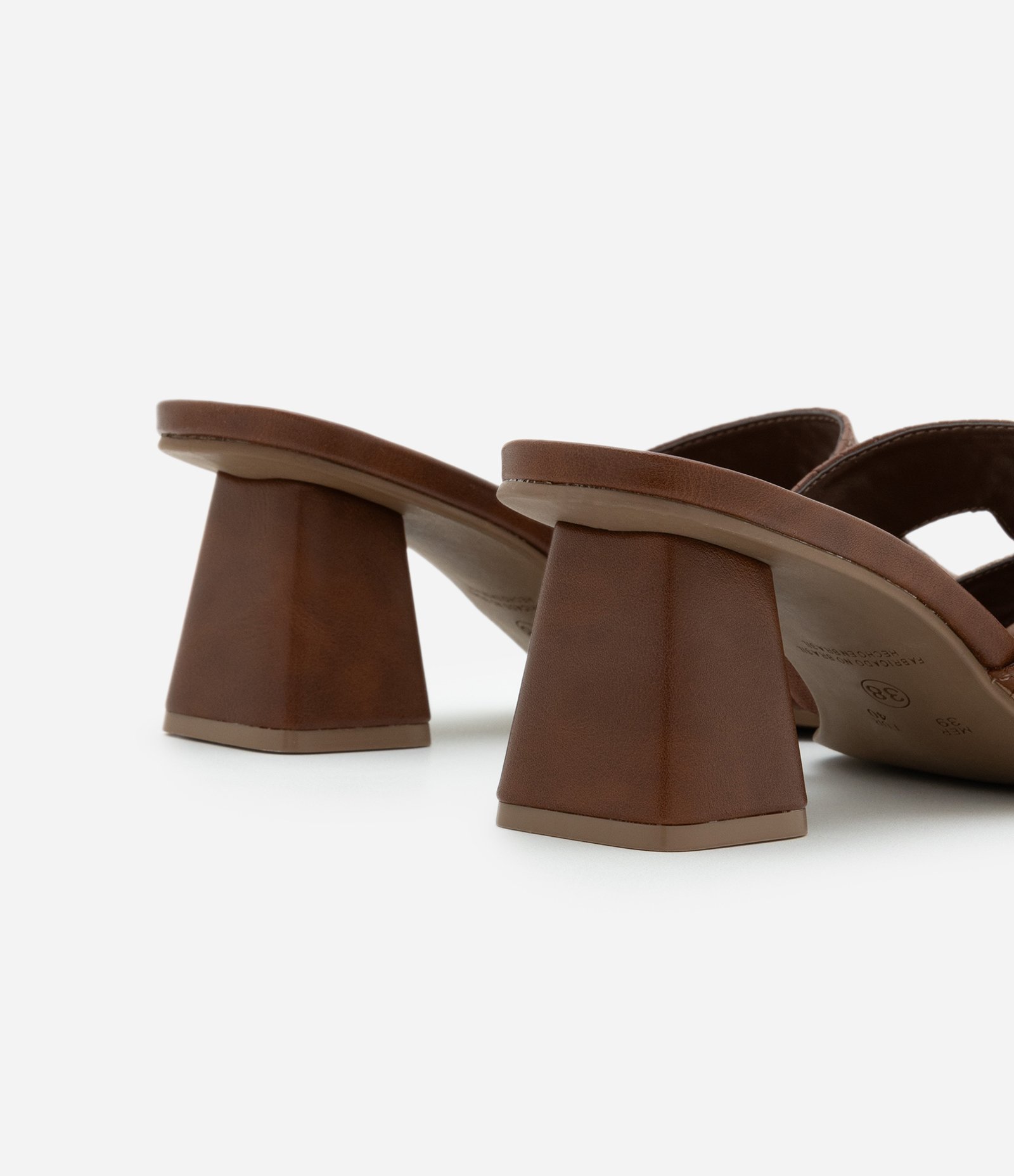 Sandália Mule Metalizada com Cabedal H Tramado Marrom 5