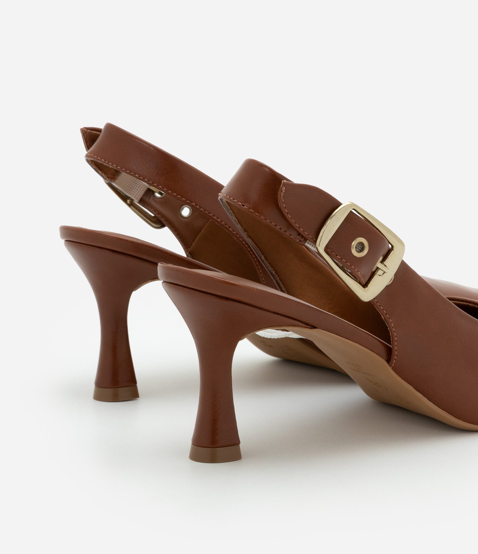 Sapato Scarpin Slingback com Maxi Fivela Caramelo 4