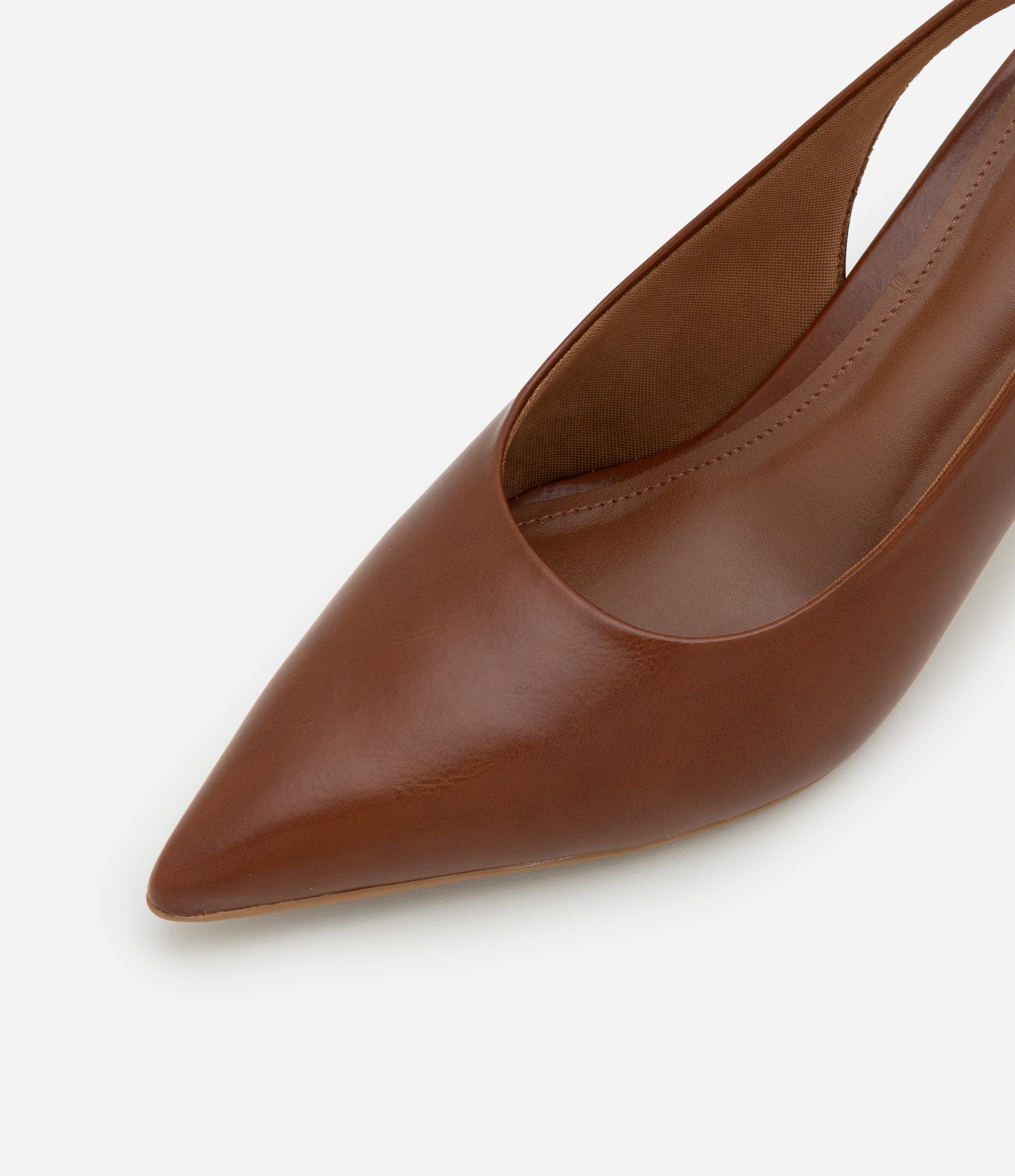 Sapato Scarpin Slingback com Maxi Fivela Caramelo 6
