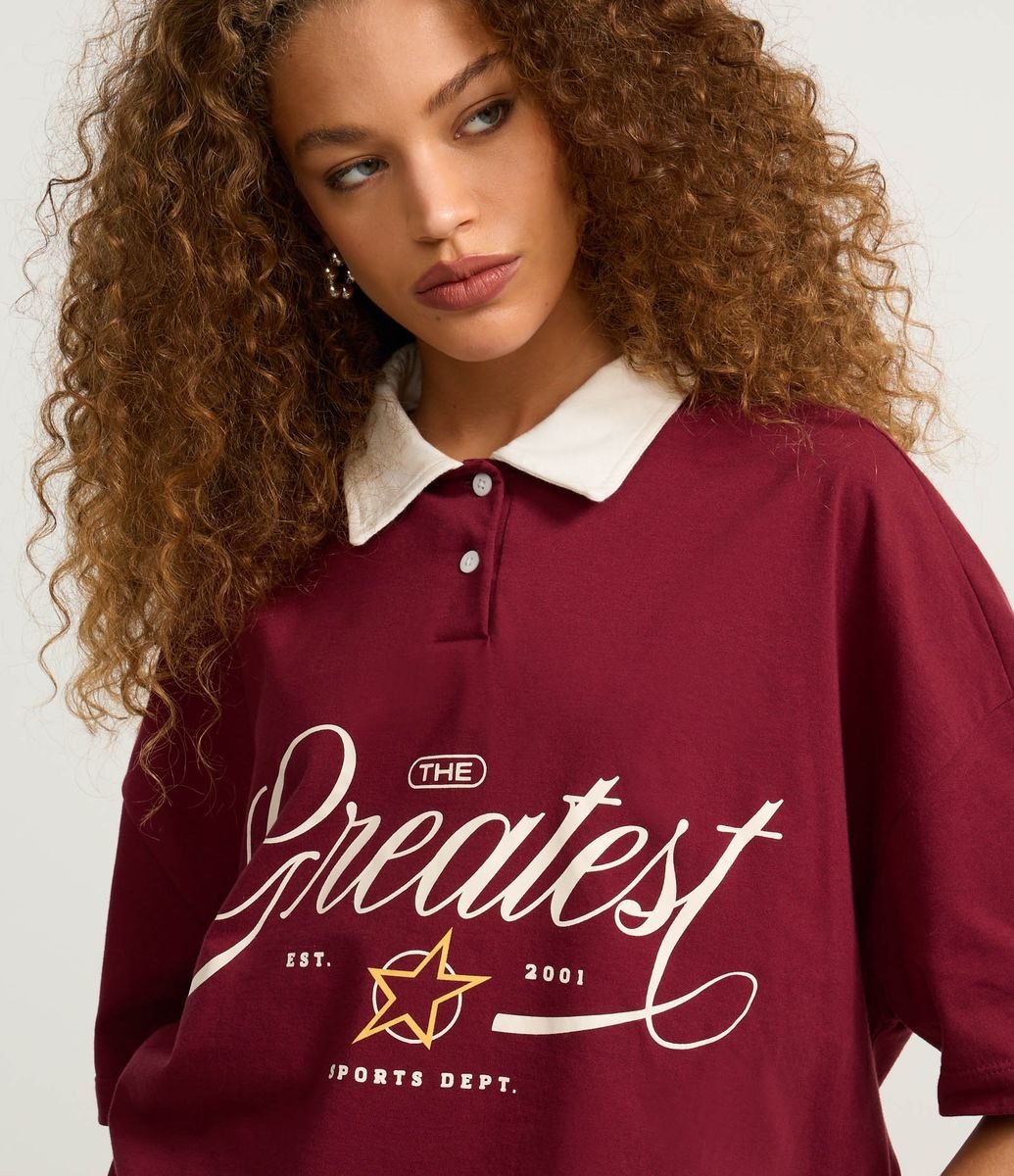 Camiseta Polo Oversized em Algodão com Estampa Greates Bordô