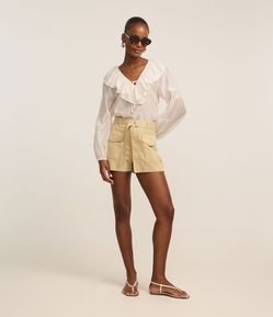 Short Saia em Sarja com Fivela no Cós e Bolsos Cargo