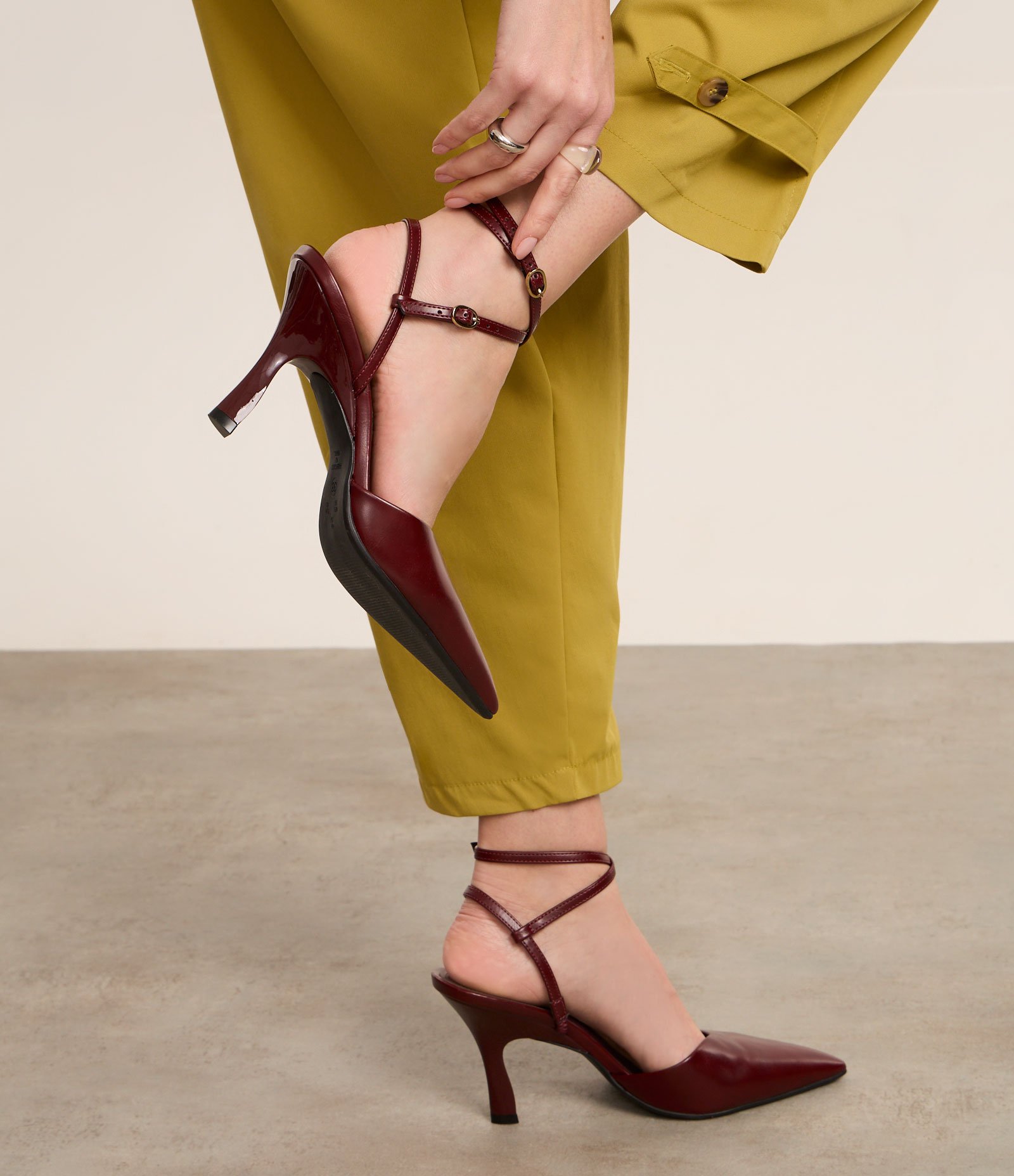 Sapato Scarpin em PU com Tiras Vermelho Bordô 7