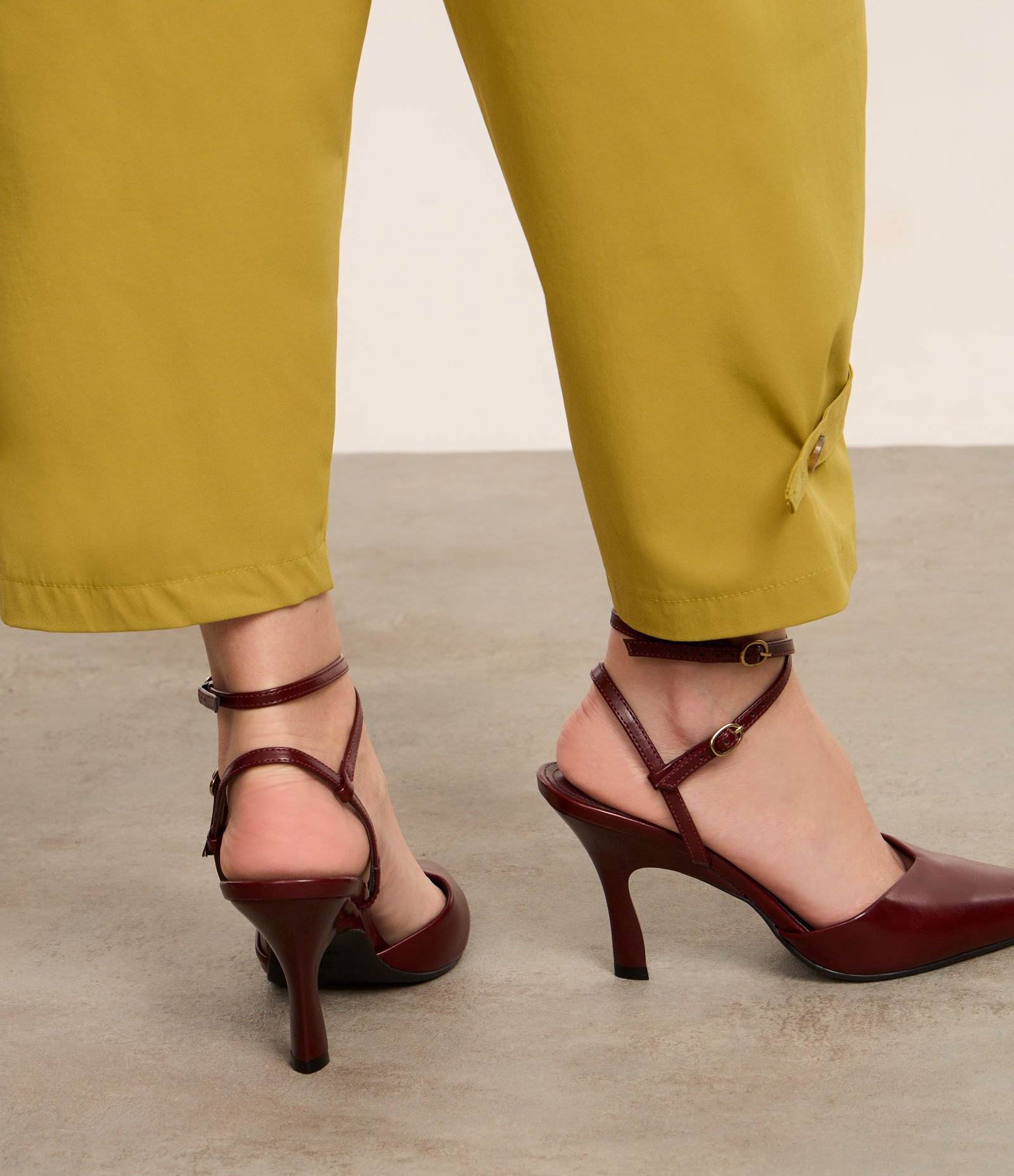 Sapato Scarpin em PU com Tiras Vermelho Bordô 8