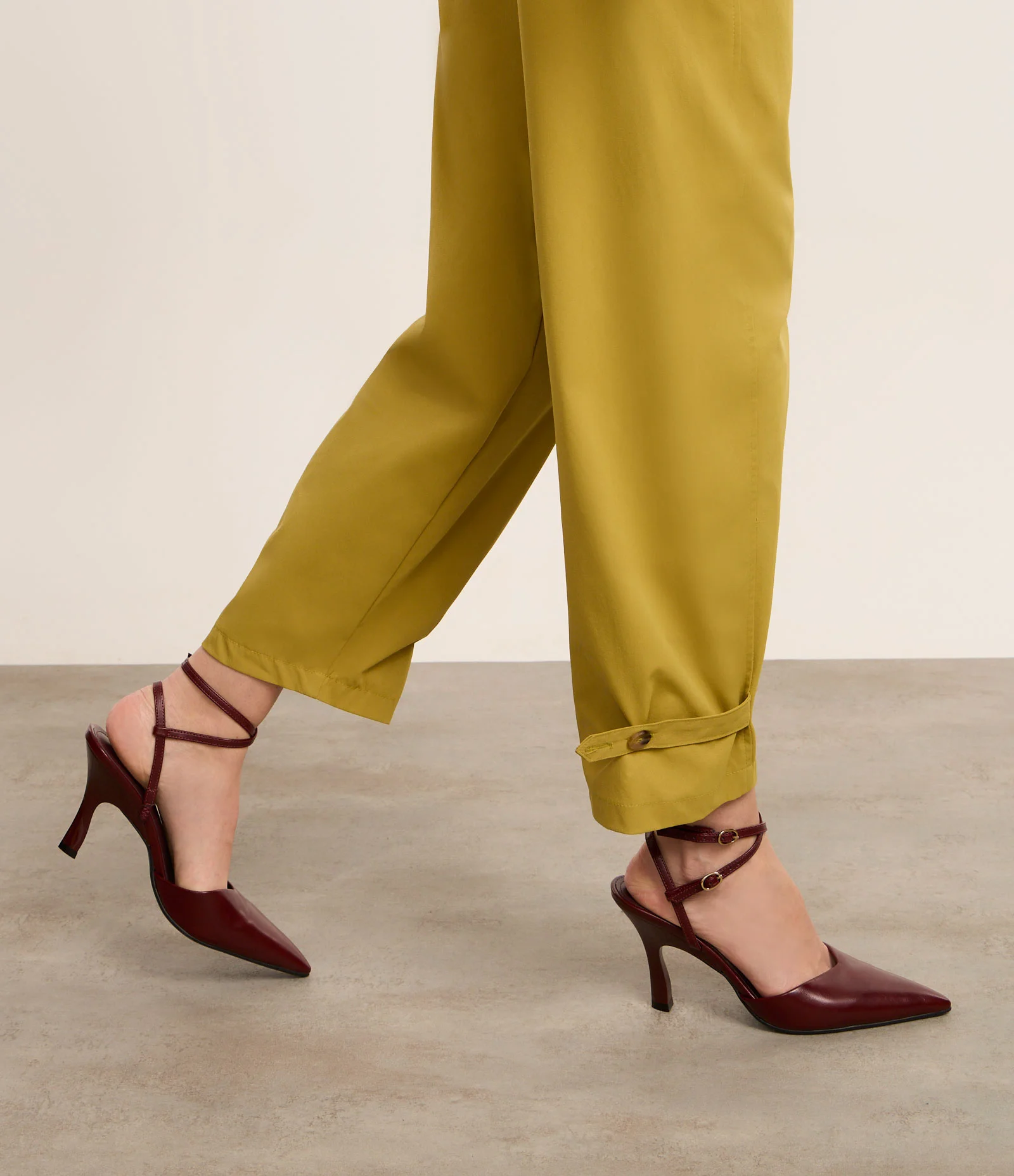 Sapato Scarpin em PU com Tiras Vermelho Bordô 2