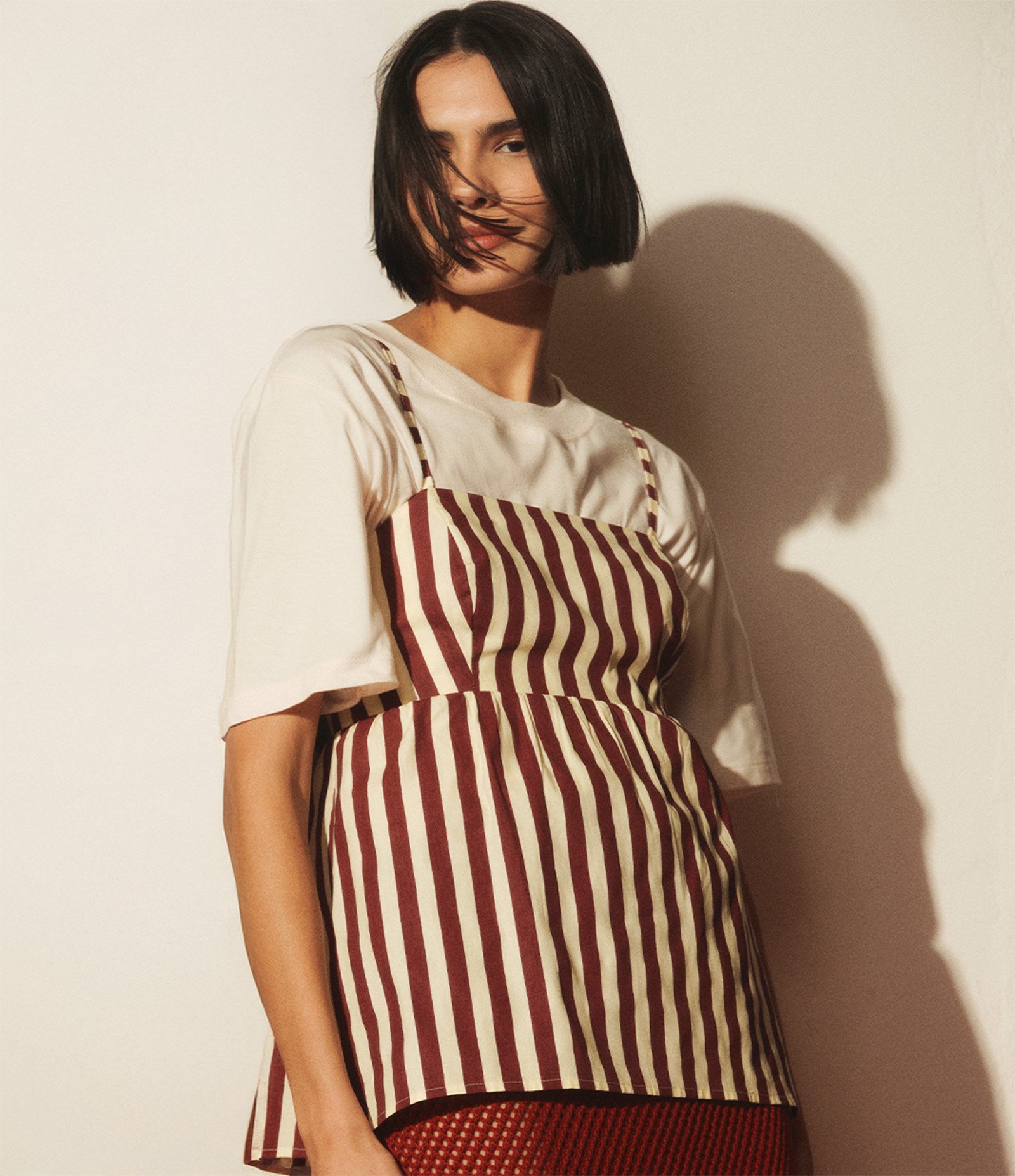 Blusa Peplum de Alça em Tricoline com Listras Verticais Bordô/Off White 1