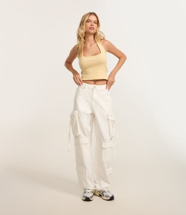 Calça Baggy em Sarja com Bolsos Cargo Diferenciados