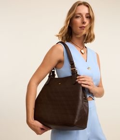 Bolsa Hobo Grande com Textura e Detalhes em Metal