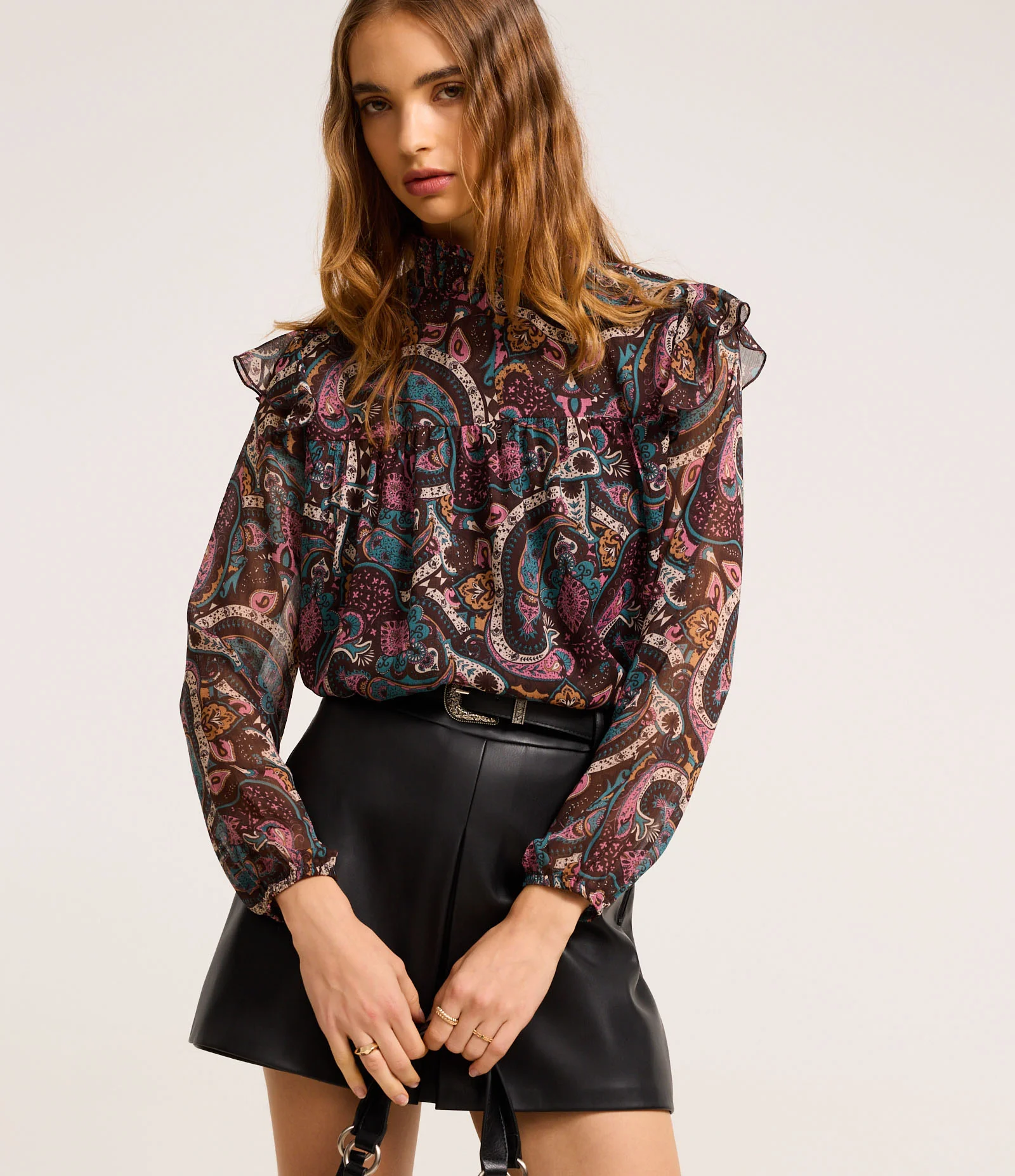 Blusa em Chiffon com Gola Alta e Estampa Paisley Multicores 1