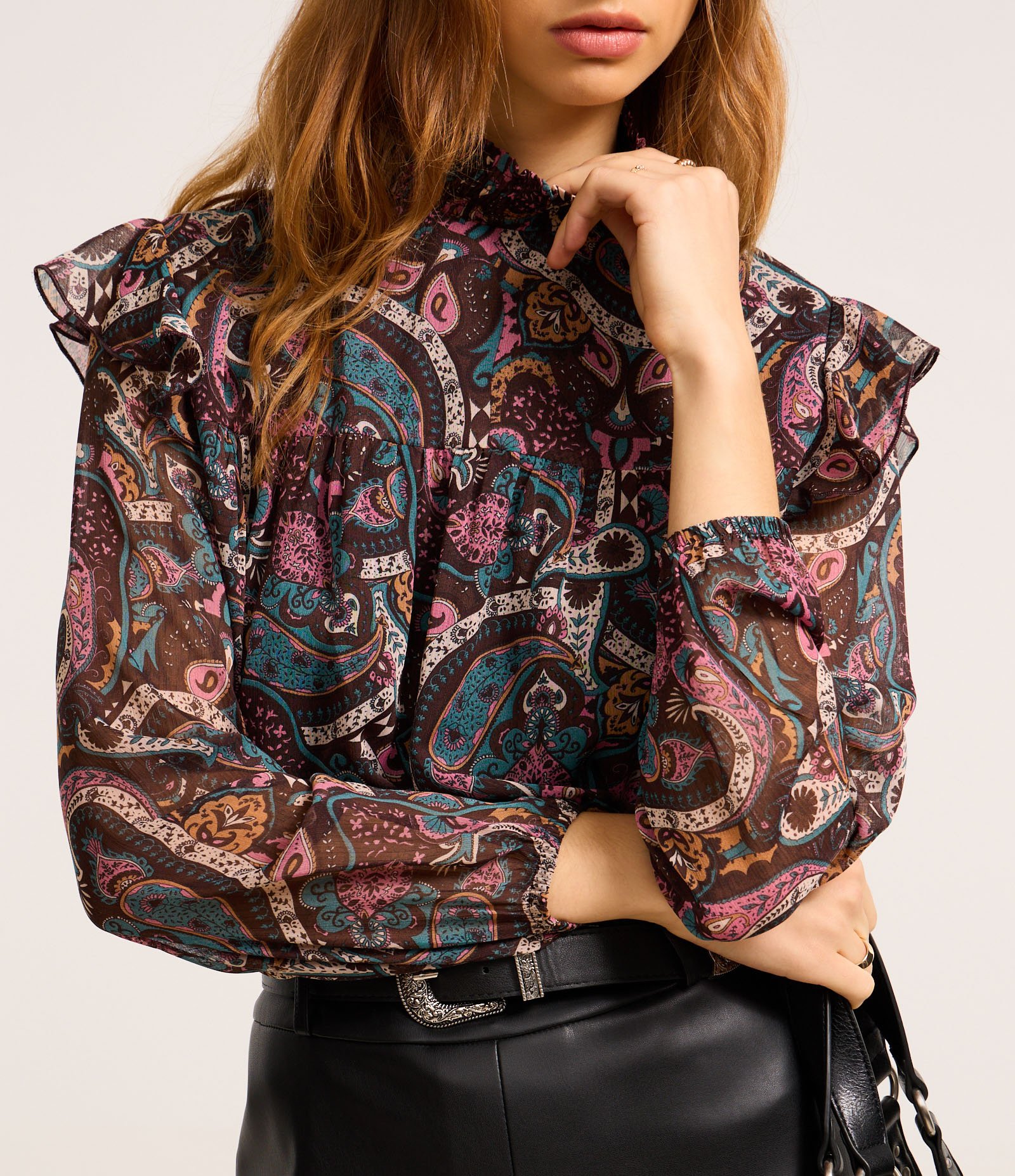 Blusa em Chiffon com Gola Alta e Estampa Paisley Multicores 4