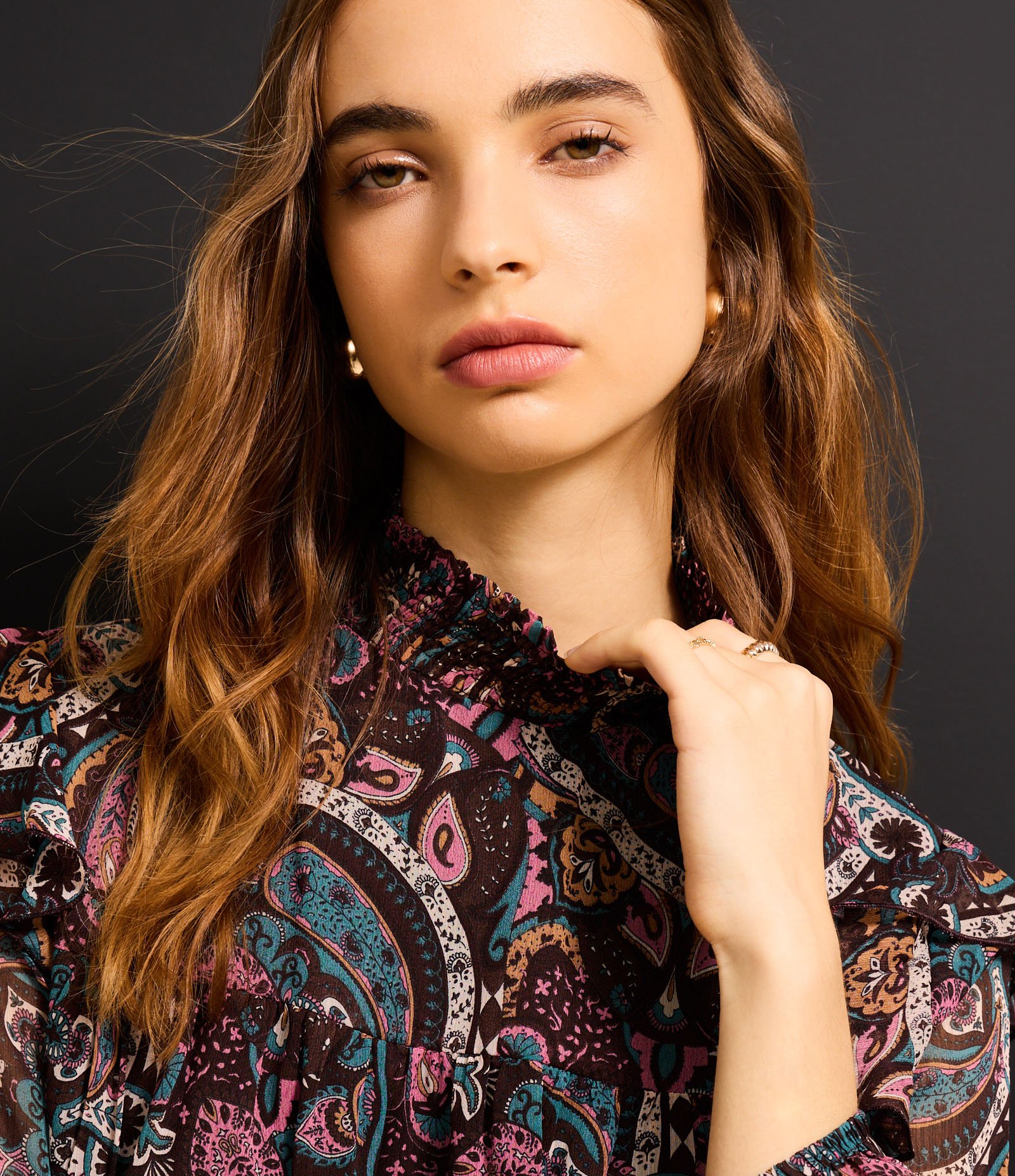 Blusa em Chiffon com Gola Alta e Estampa Paisley Multicores 6