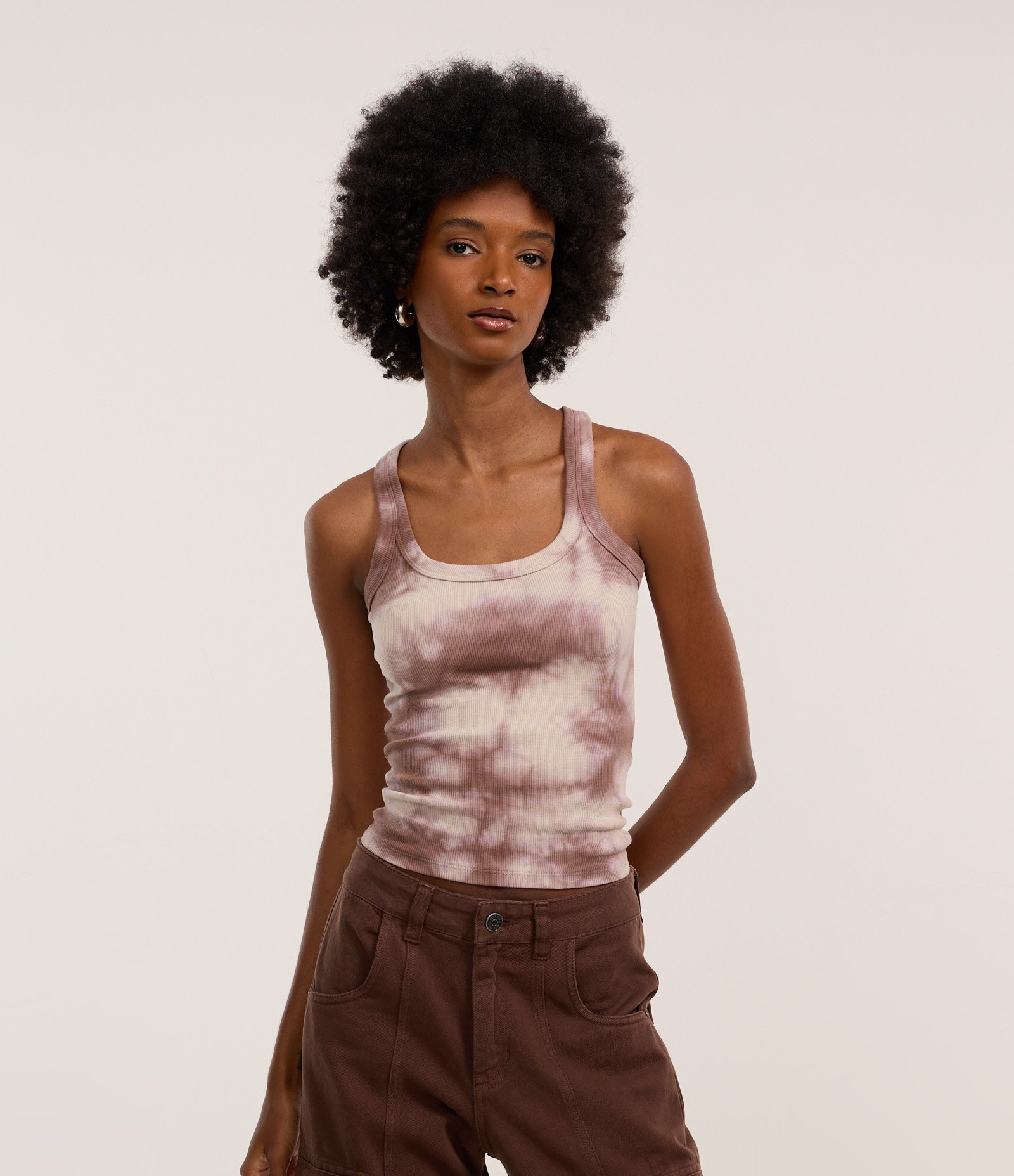 Regata Nadador em Ribana com Estampa Manchadinha Marrom 1