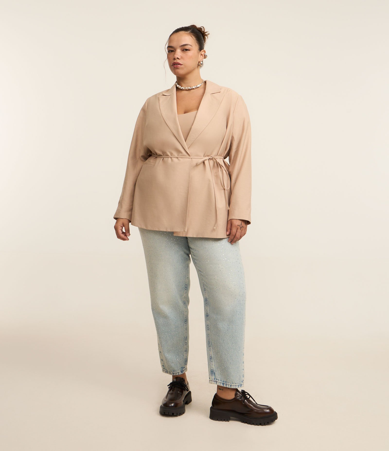 Blazer Alfaiataria com Amarração na Cintura Curve & Plus Size Bege 3