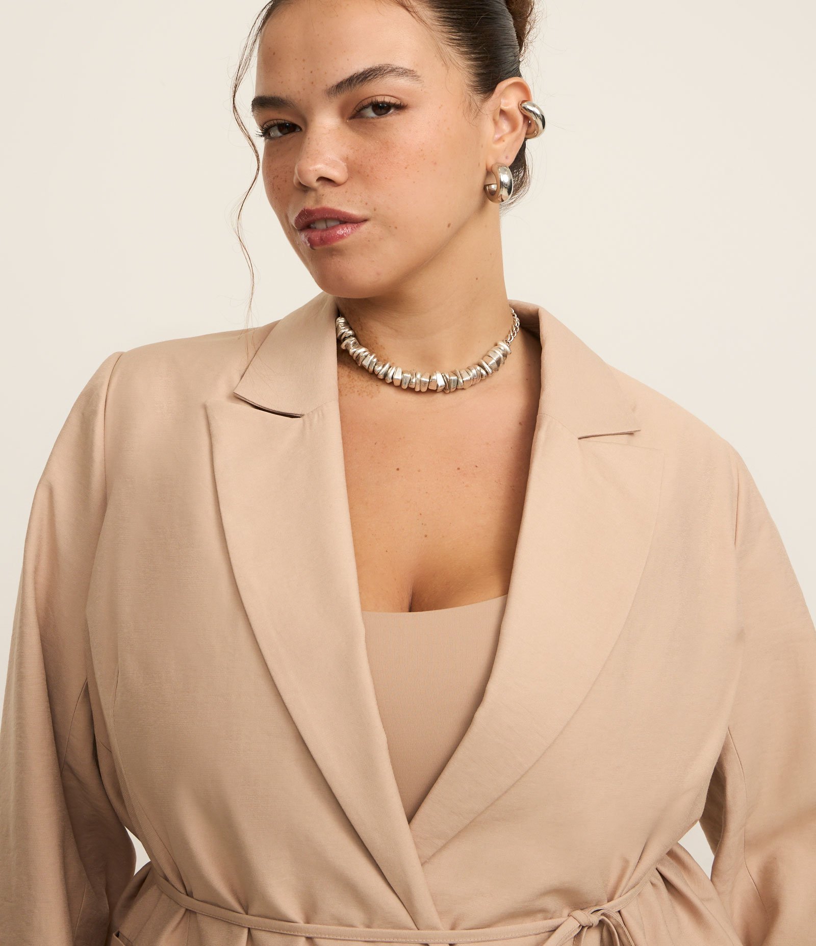 Blazer Alfaiataria com Amarração na Cintura Curve & Plus Size Bege 6
