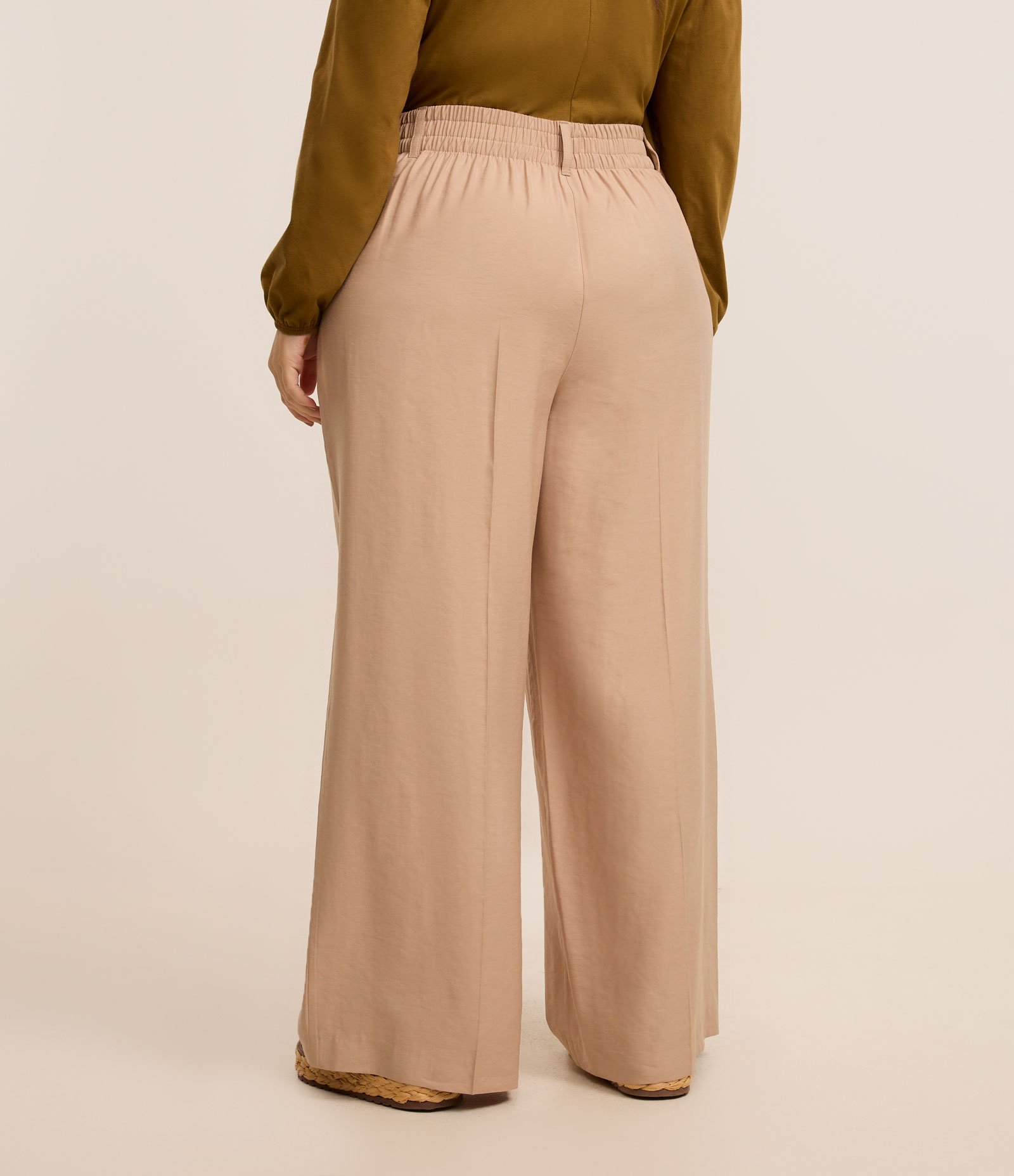 Calça Pantalona em Alfaiataria com Botão Forrado Curve & Plus Size Bege 3