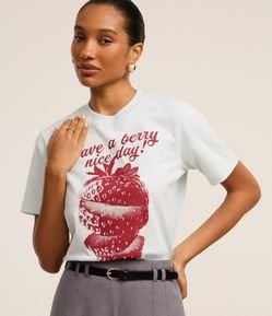 Camiseta em Algodão com Estampa Have a Berry Nice Day