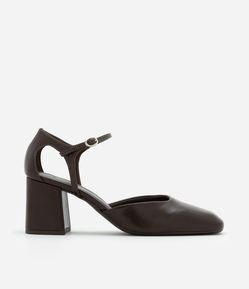 Sapato de Boneca com Recortes