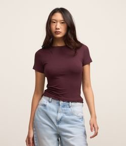 Blusa Básica Texturizada em Viscose com Acabamento Frufru