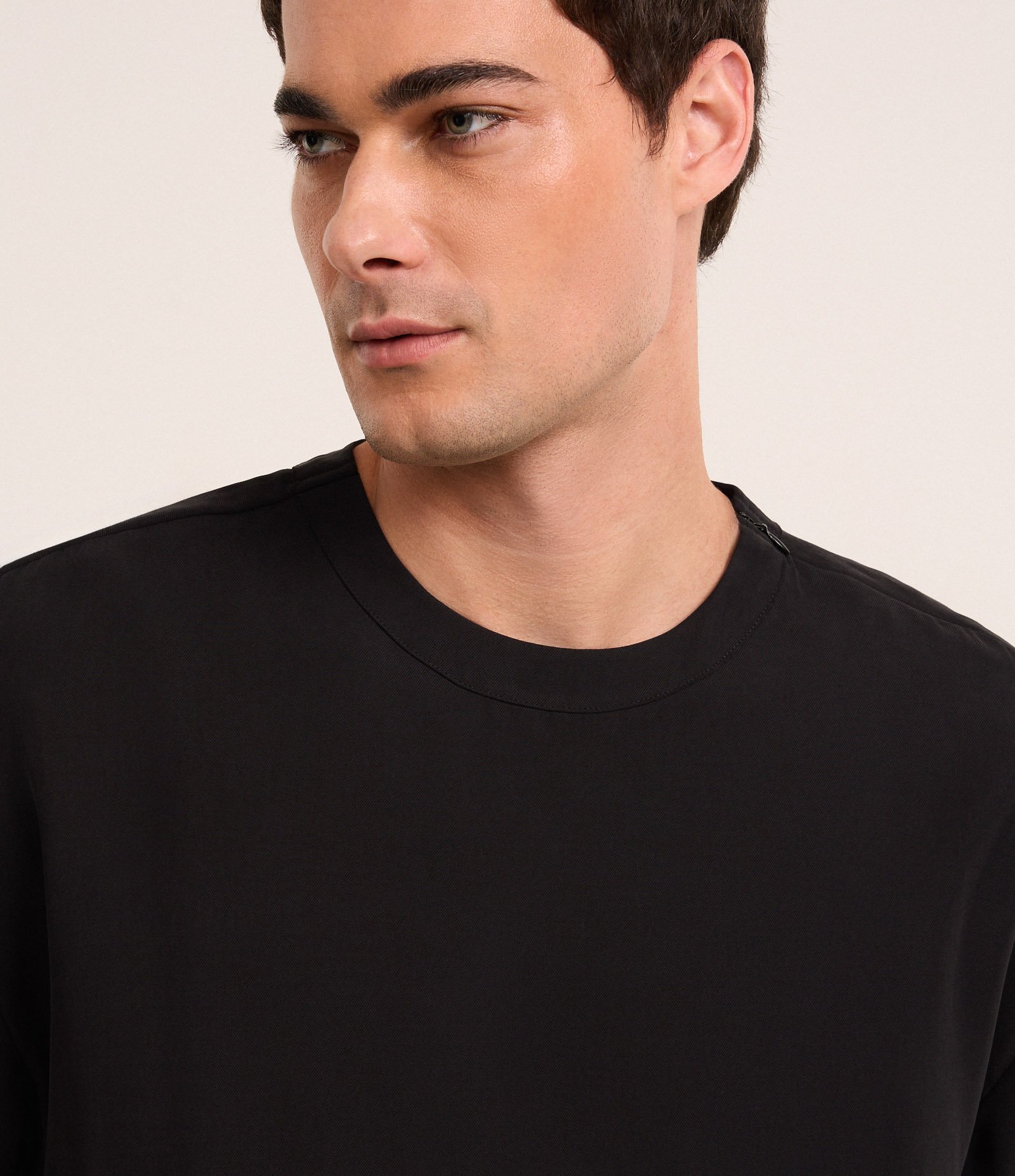 Camiseta Boxy em Modal com Gola Redonda Preto 5