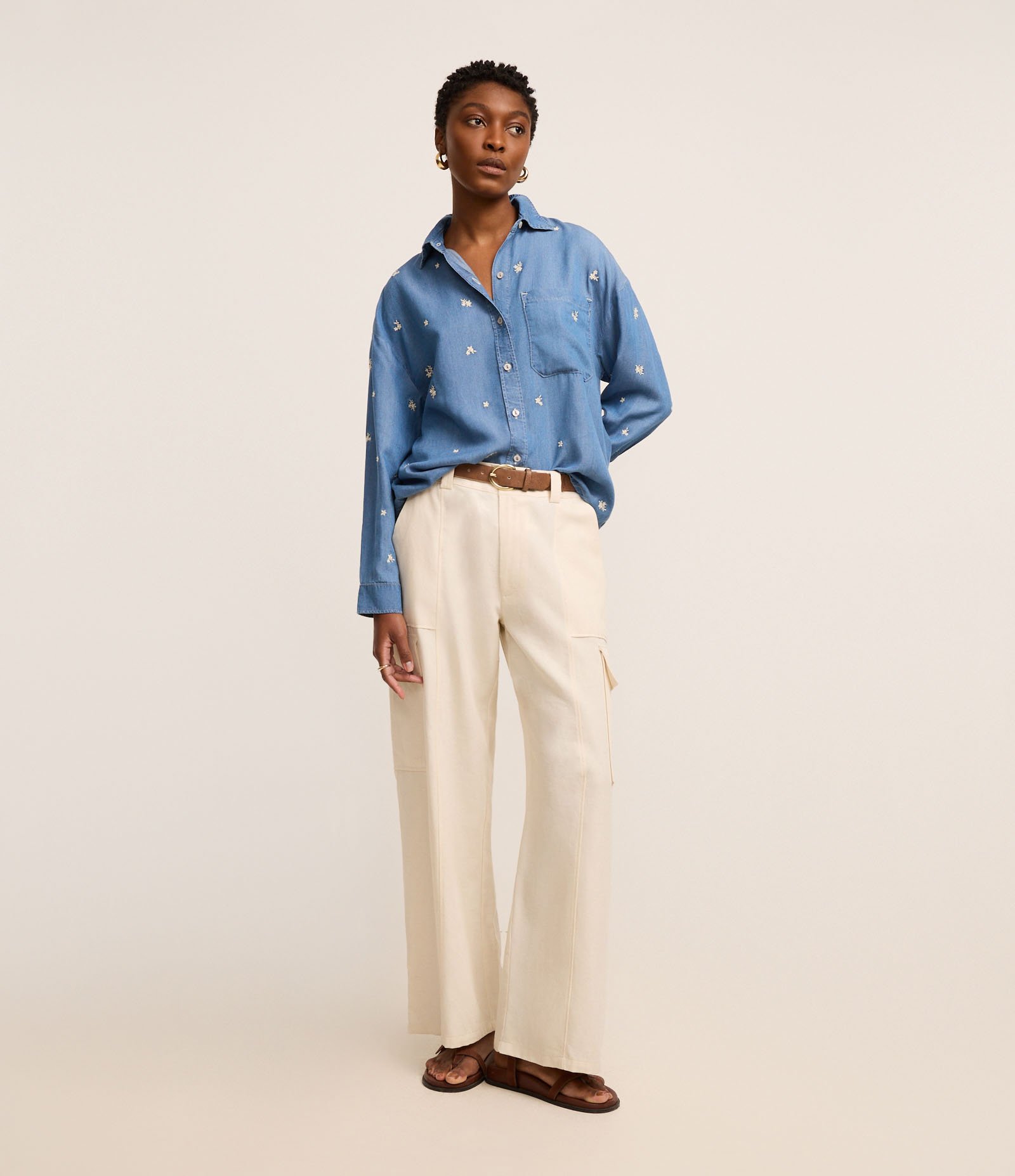 Camisa em Jeans com Flores Bordadas Azul 2