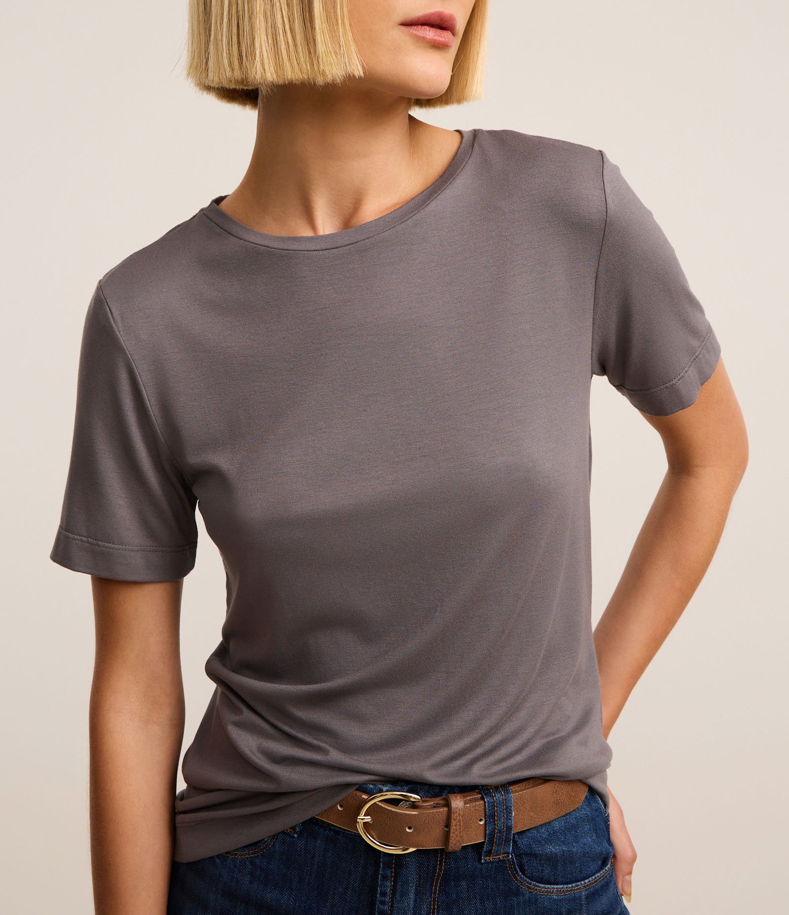 Blusa T-Shirt Básica em Viscose Cinza 4
