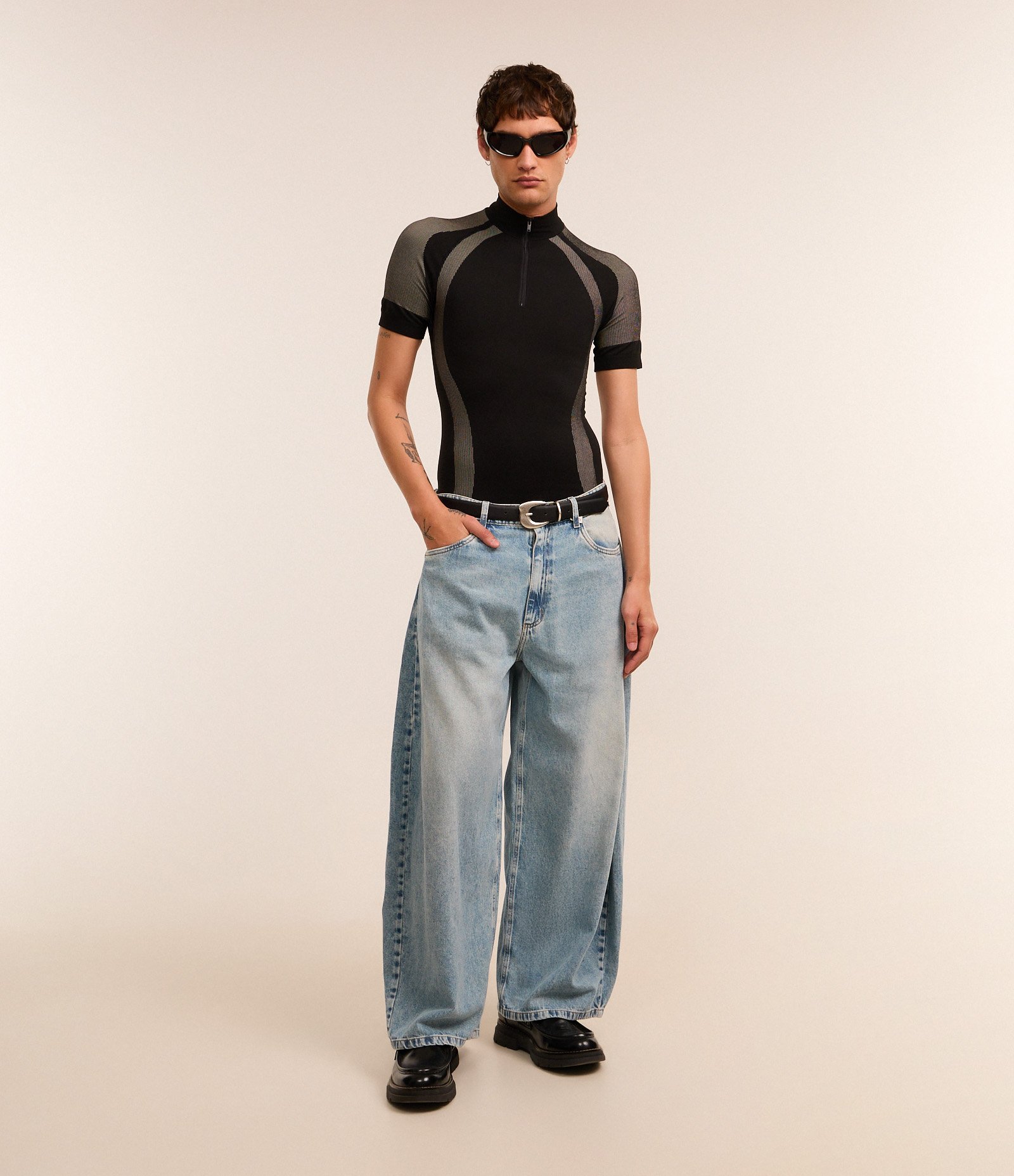 Camiseta Muscle Seamless com Estampa Abstrata e Gola com Zíper Preto 2