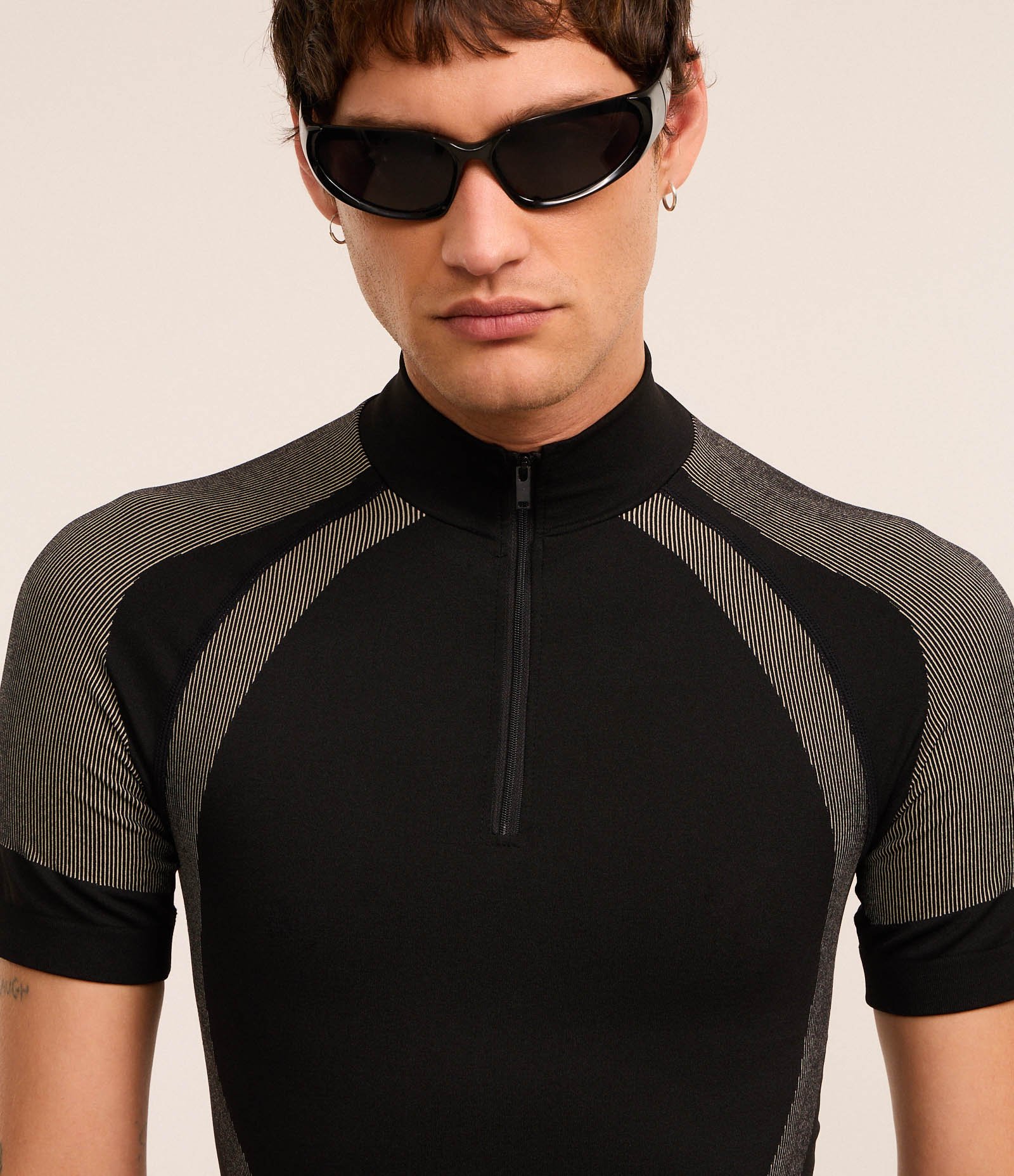 Camiseta Muscle Seamless com Estampa Abstrata e Gola com Zíper Preto 4