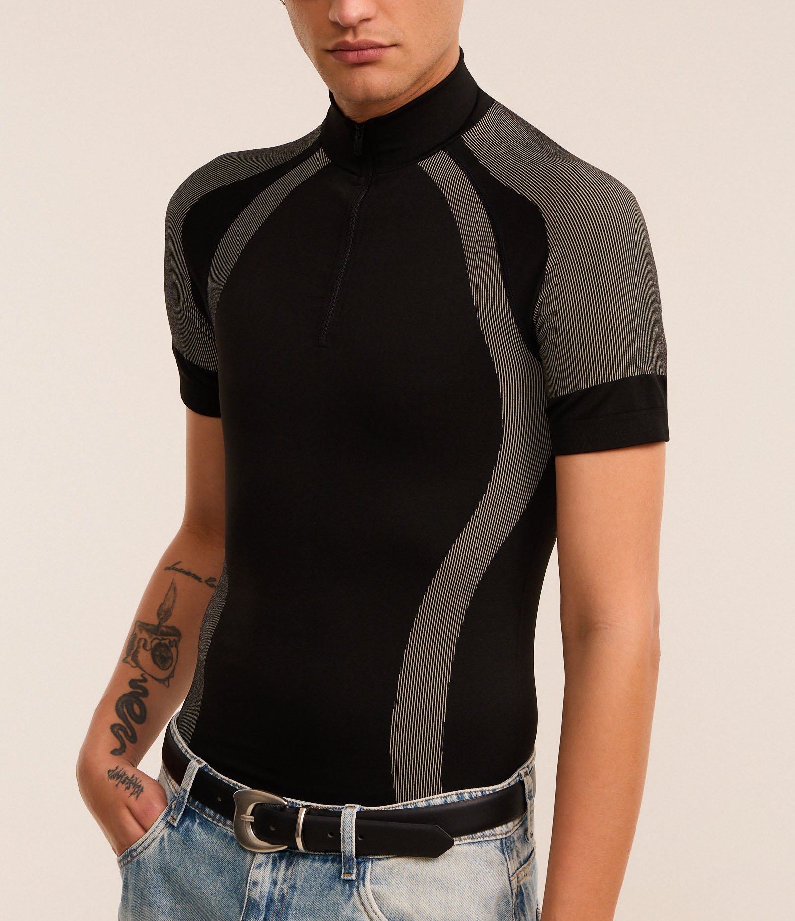 Camiseta Muscle Seamless com Estampa Abstrata e Gola com Zíper Preto 5