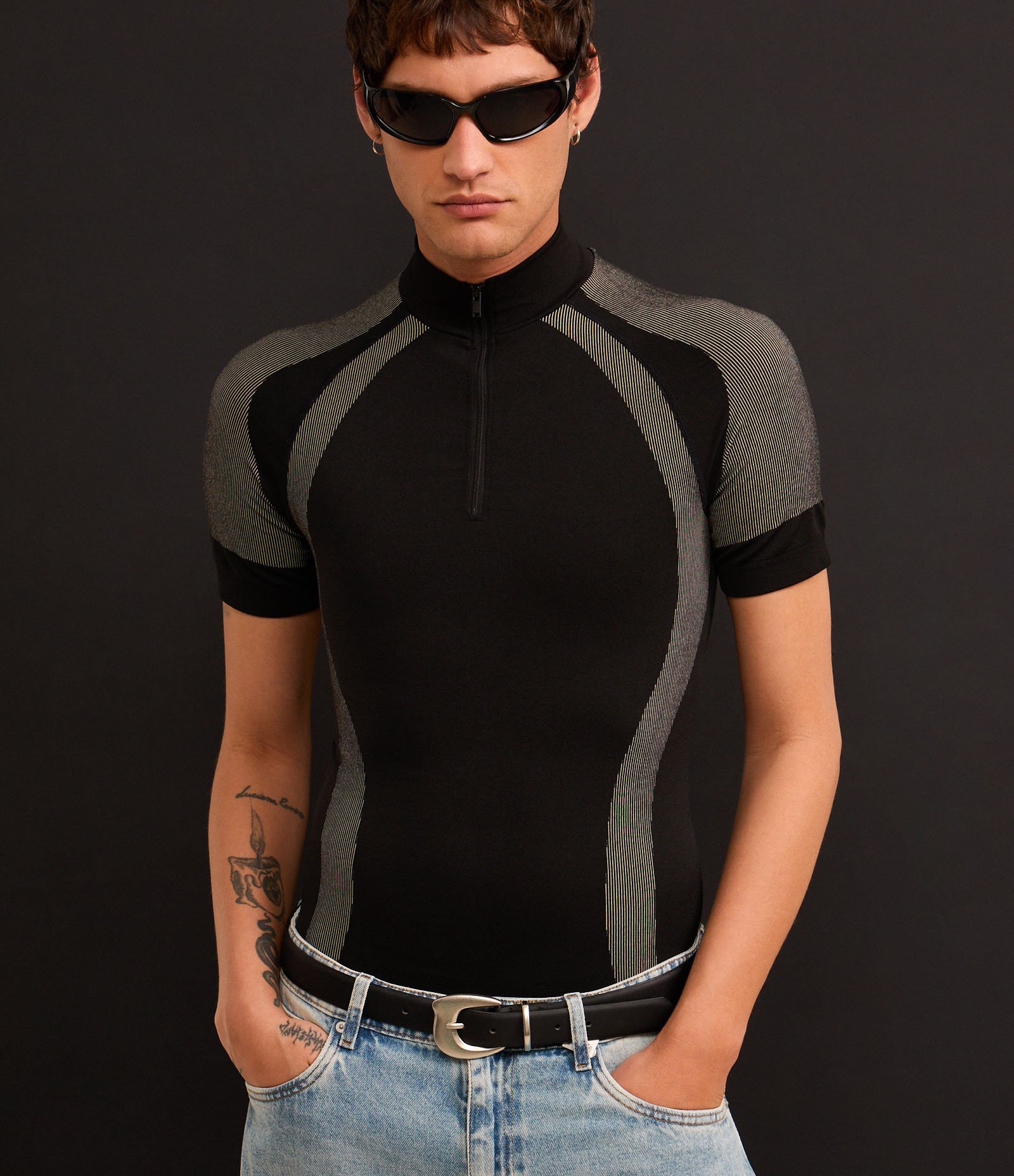 Camiseta Muscle Seamless com Estampa Abstrata e Gola com Zíper Preto 6