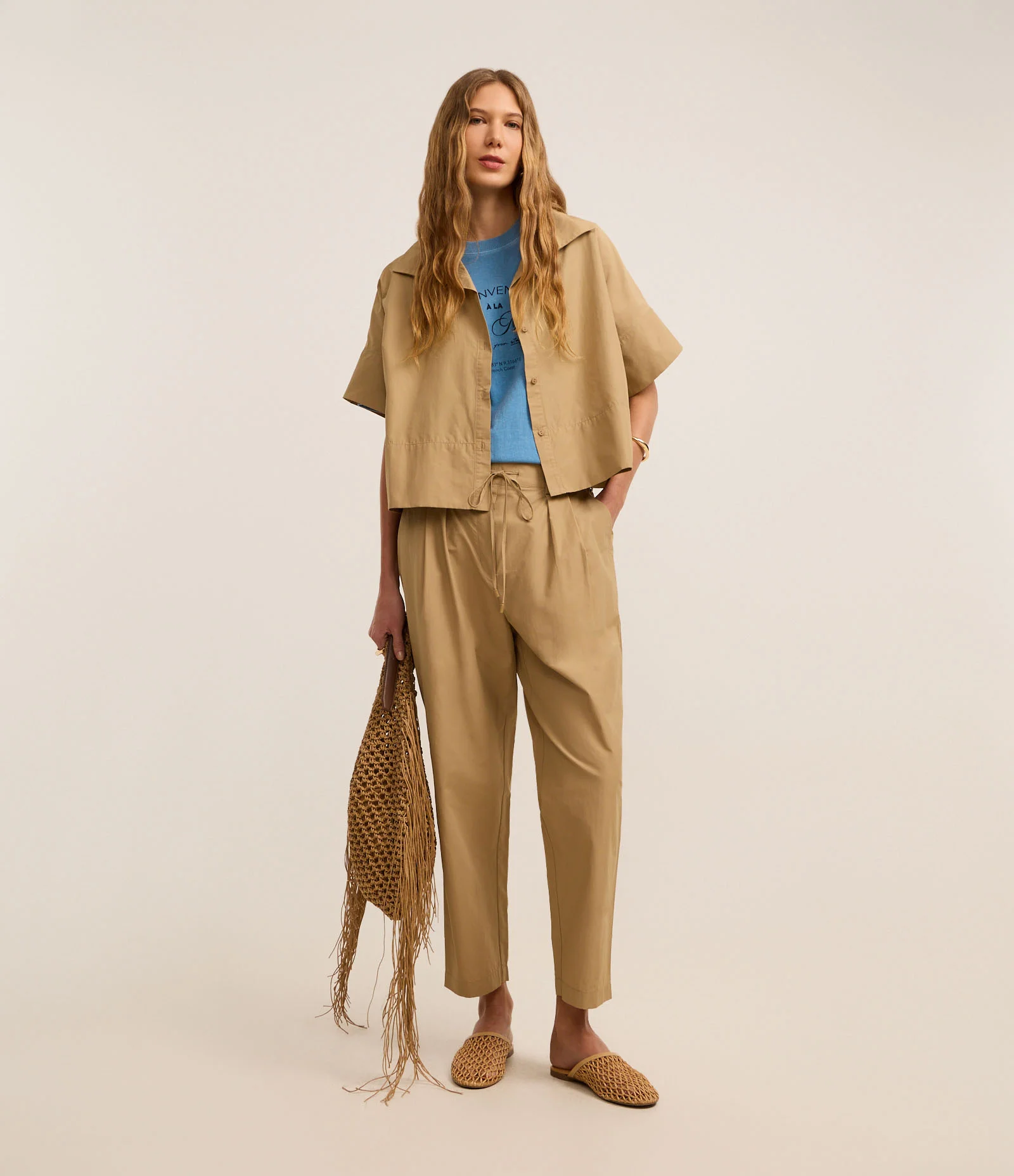 Camiseta Regular em Algodão Estonado Estampa Lettering Azul 2