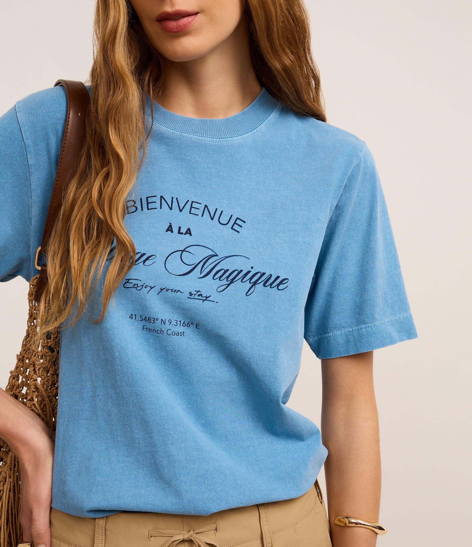 Camiseta Regular em Algodão Estonado Estampa Lettering Azul 3