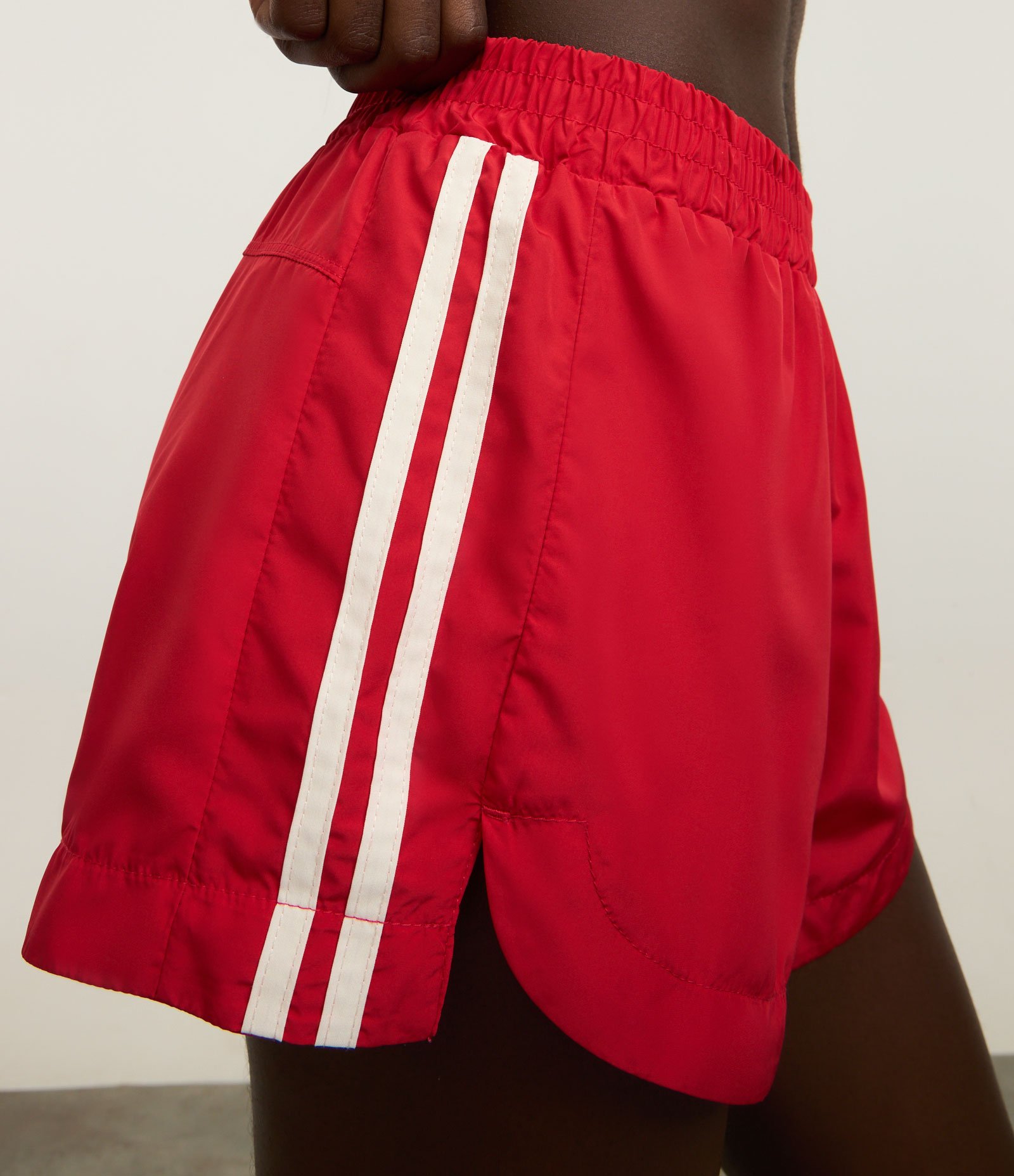 Bermuda Runner Esportiva com Listras Laterais Vermelho 3