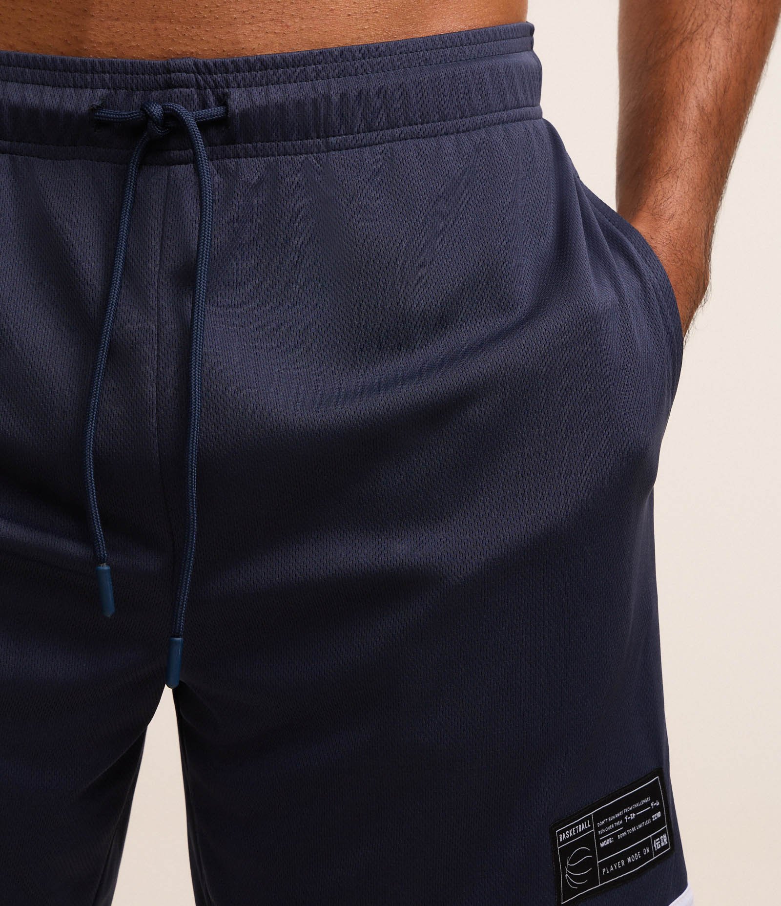 Bermuda Esportiva de Basquete com Detalhe Azul 4