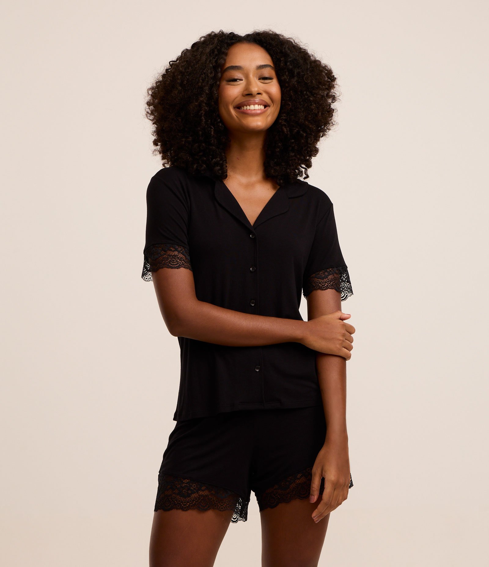 Pijama Short Doll Americano em Viscose com Renda Preto 1
