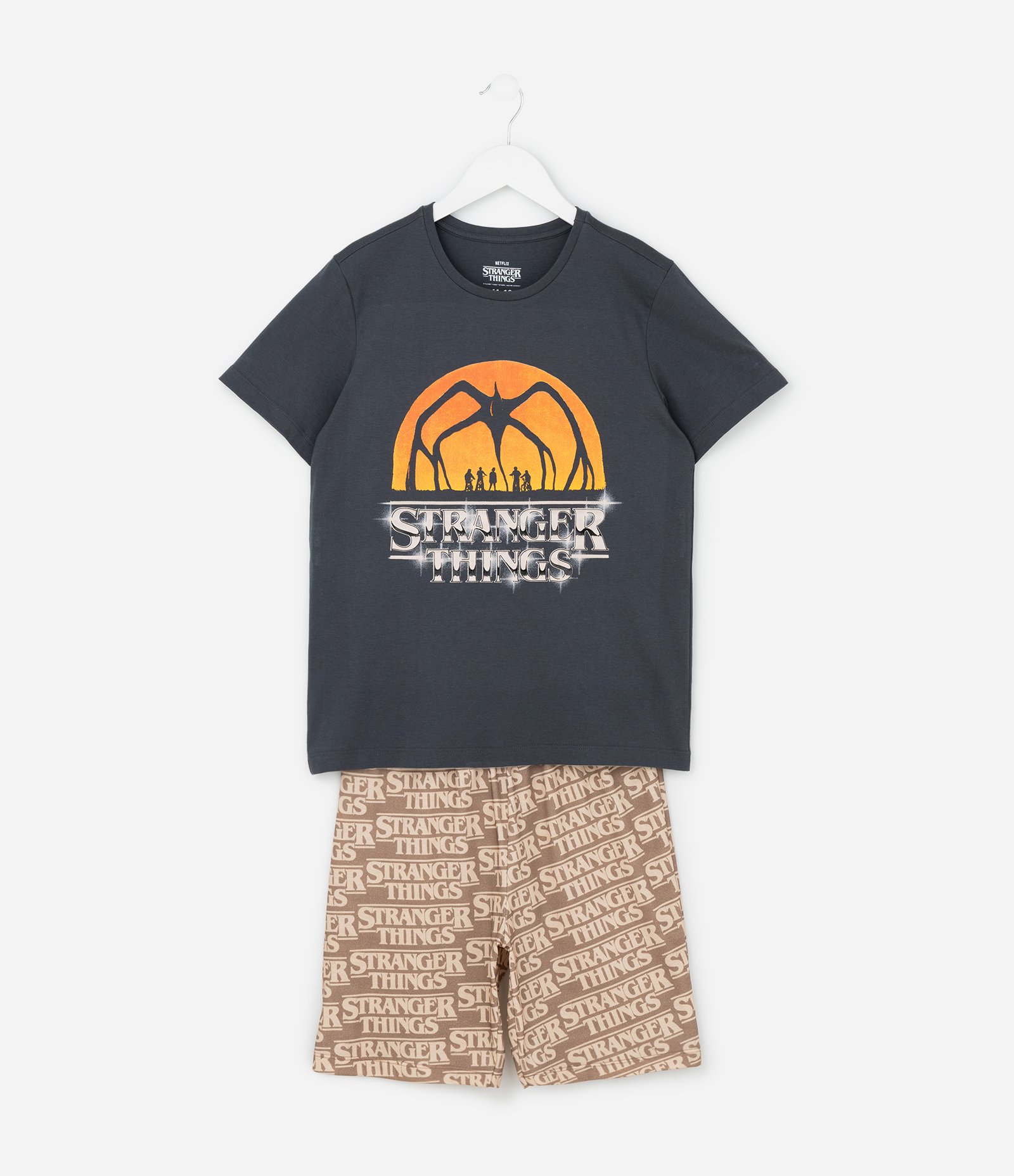 Pijama Infantil com Estampa Stranger Things - Tam 10 a 16 Anos Cinza/Marrom 1