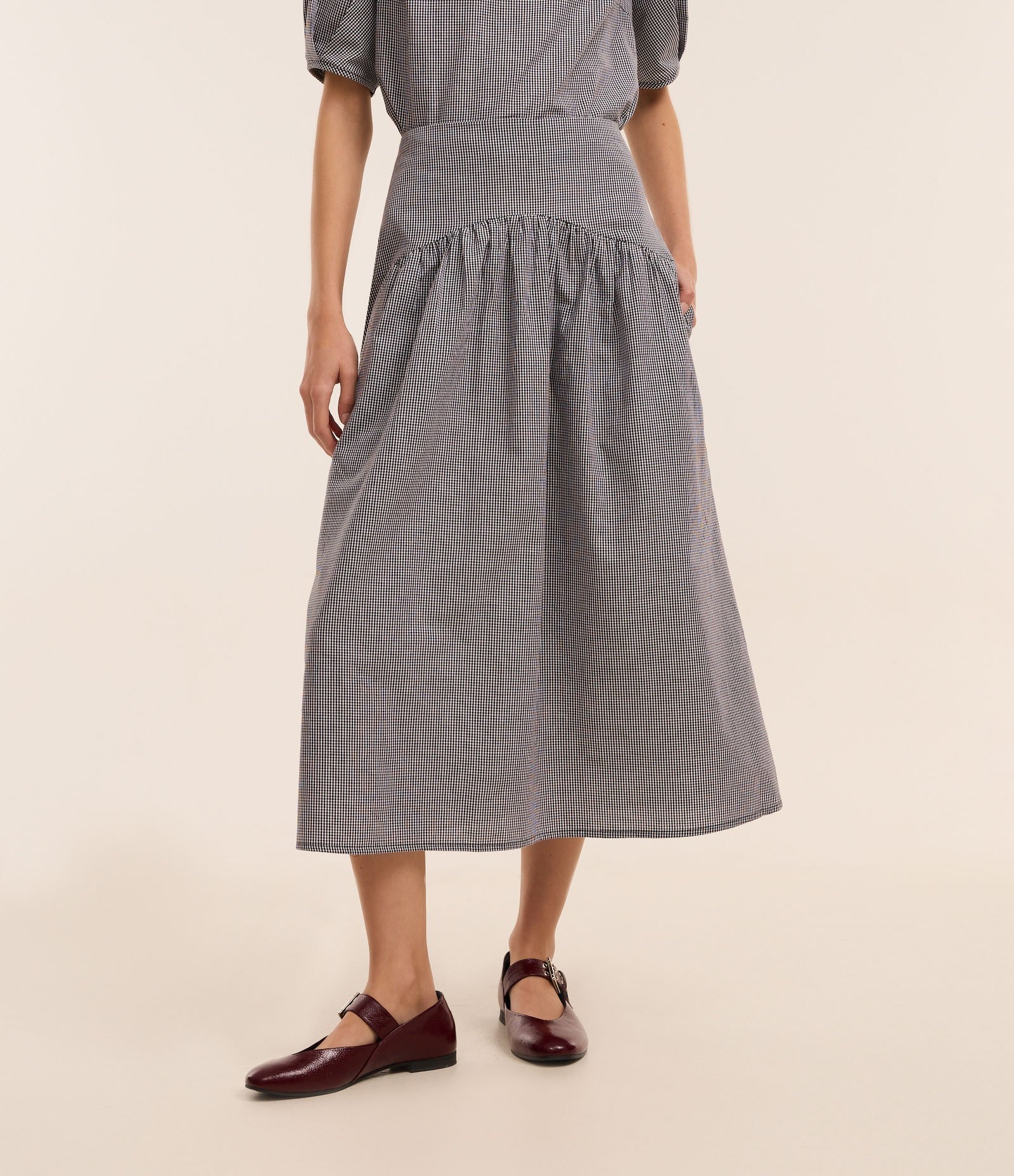 Saia Midi em Tricoline Xadrez Vichy e Zíper Preto 2