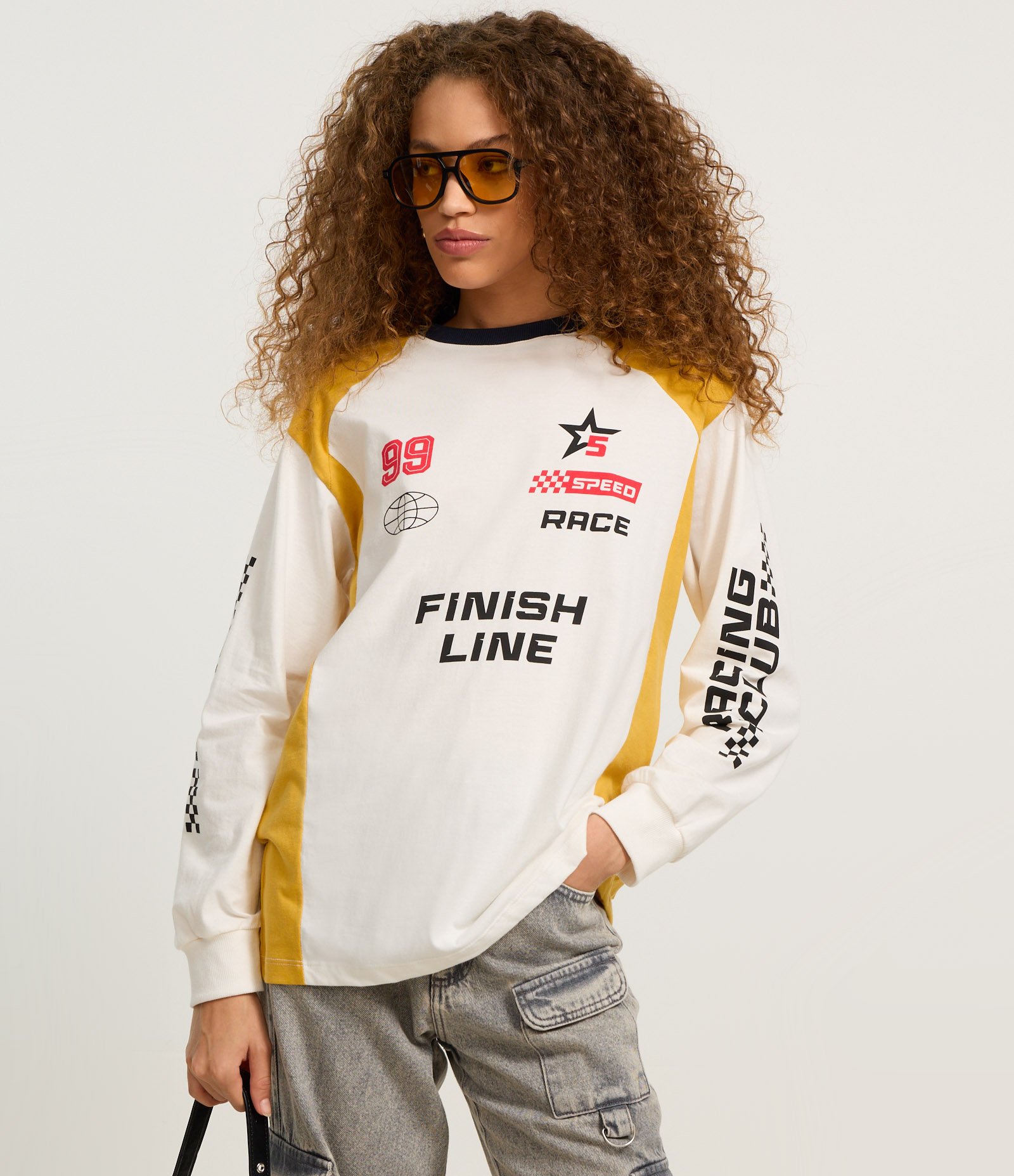 Camiseta em Algodão com Recortes Contrastante e Lettering Branco 3