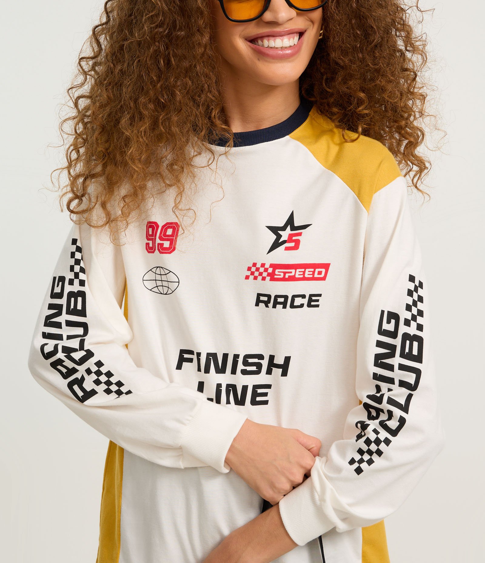 Camiseta em Algodão com Recortes Contrastante e Lettering Branco 4