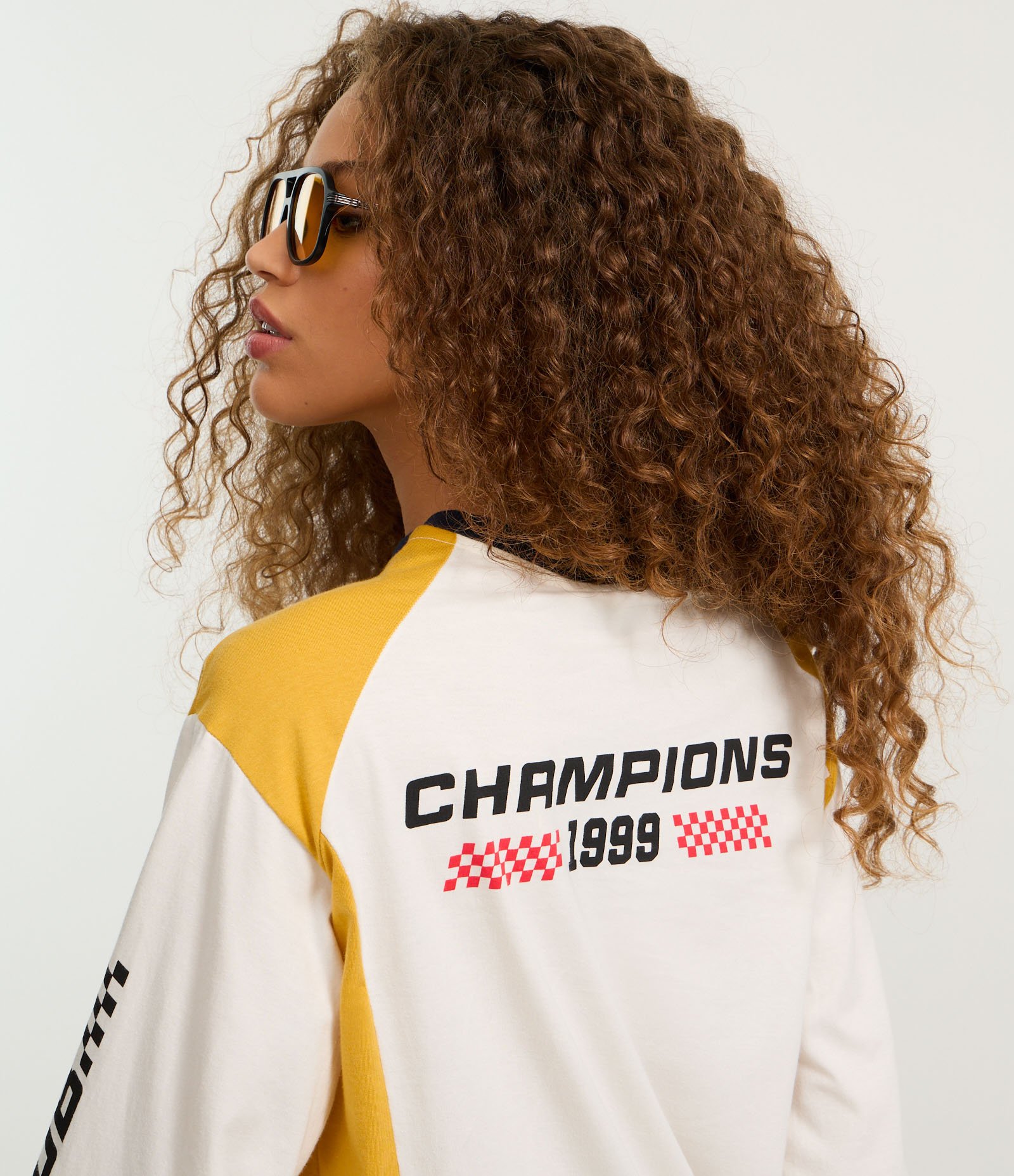 Camiseta em Algodão com Recortes Contrastante e Lettering Branco 5