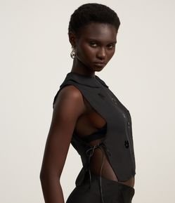 Colete em Chiffon com Amarração Lateral e Paetês Bordados