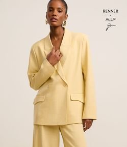 Blazer Oversized em Alfaiataria Transpassado com Bolsos Lapela