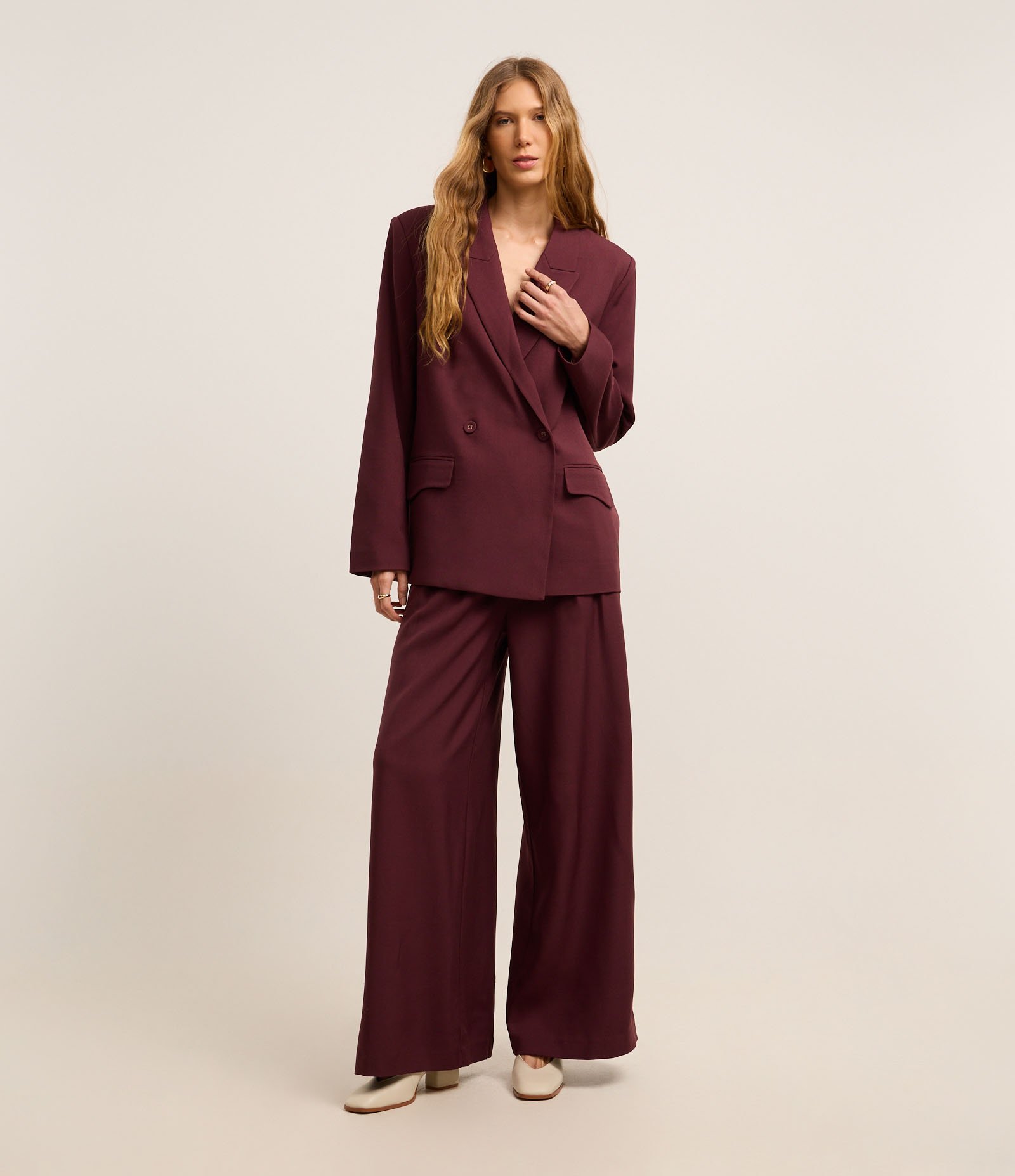 Blazer Oversized em Alfaiataria Transpassado com Bolsos Lapela Bordô 2