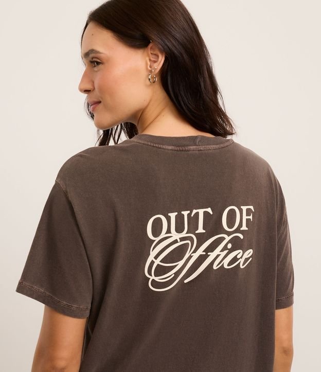 Camiseta Oversized Esportiva em Algodão Estonado com Estampa Out of Office