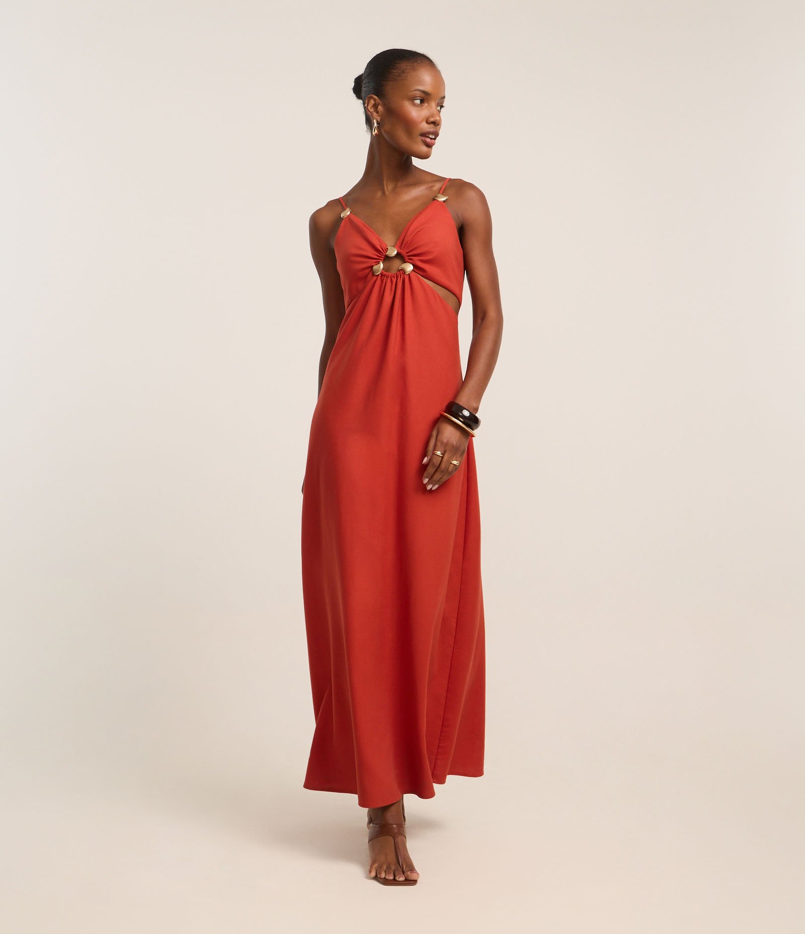 Vestido Midi em Viscolinho com Recorte Cut Out e Aviamentos Vermelho 2