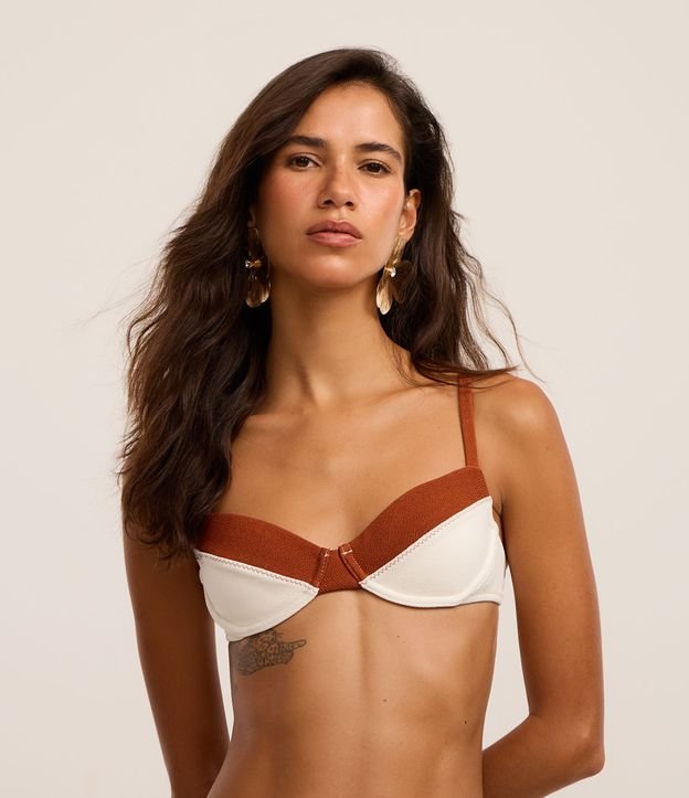 Biquíni Meia Taça em Microfibra Texturizada com Recorte Bicolor