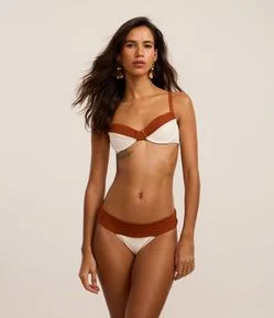 Biquíni Calcinha Pala Larga em Microfibra Texturizada com Bloco de Cor