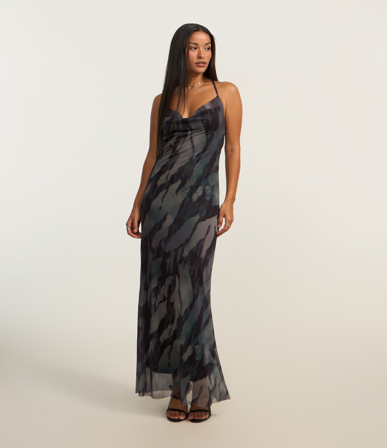 Vestido Longo em Tule com Decote Degagê e Estampa Abstrata Preto 2