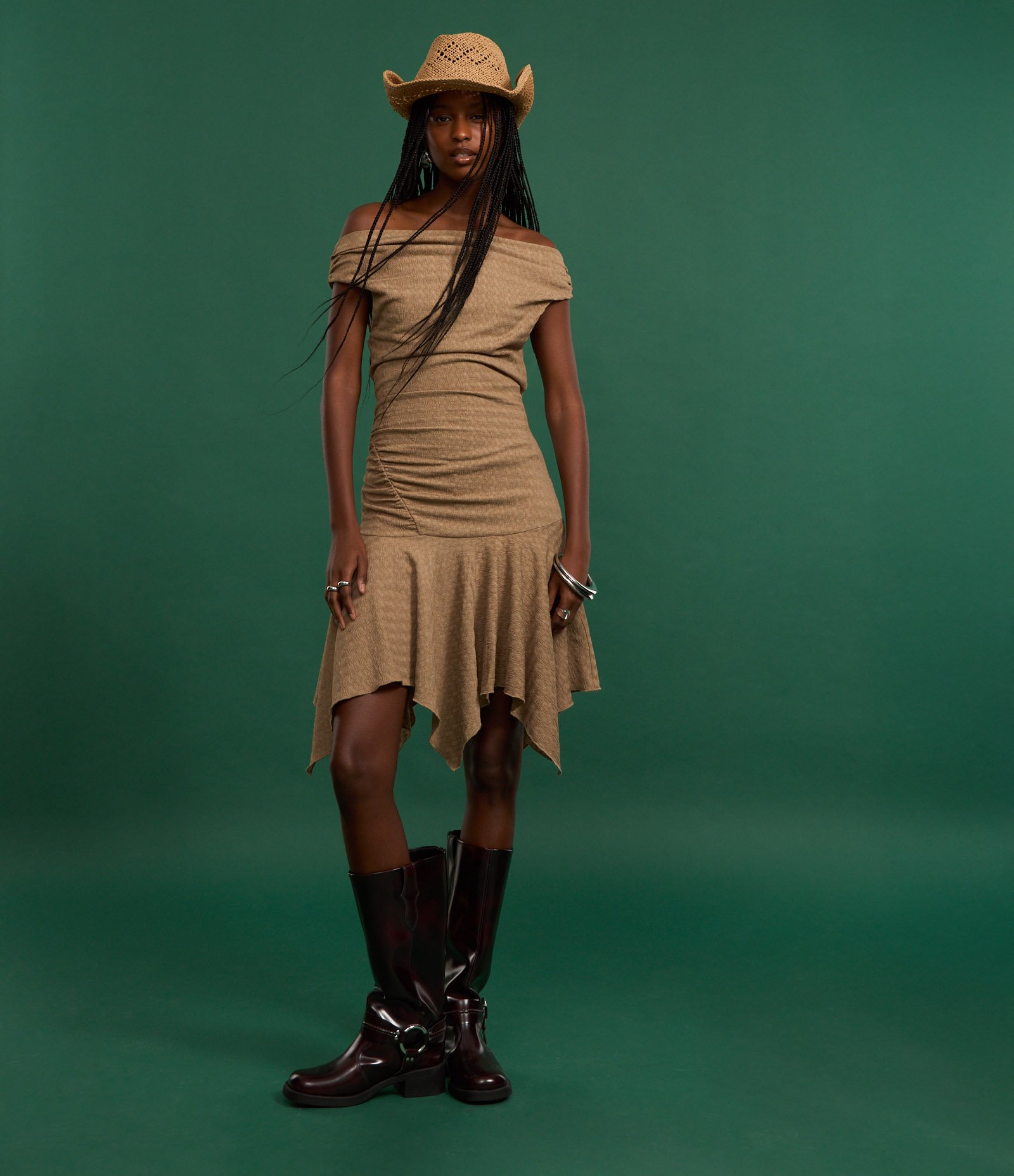 Vestido Curto Texturizado Ombro a Ombro e com Barra em Pontas Bege 5