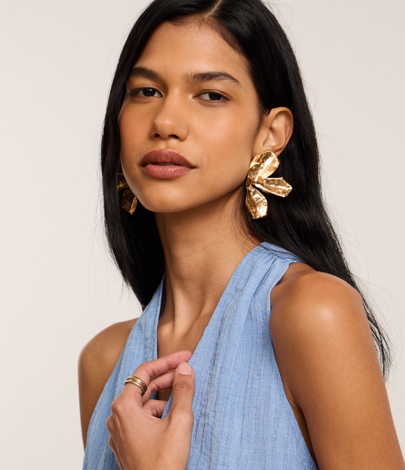 Blusa Texturizada com Elástico Duplo e Amarração Azul 4